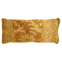 Dekoratives antikes indisches Agra-Teppich Kissen mit floralen Elementen