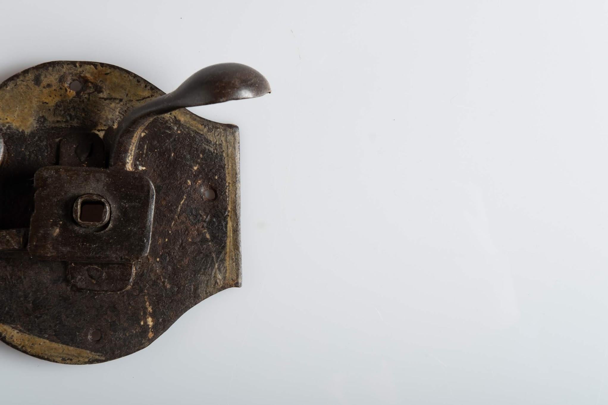 Italian Decorative Antique Iron Lock with Handle, Italy, circa 1600 For Sale