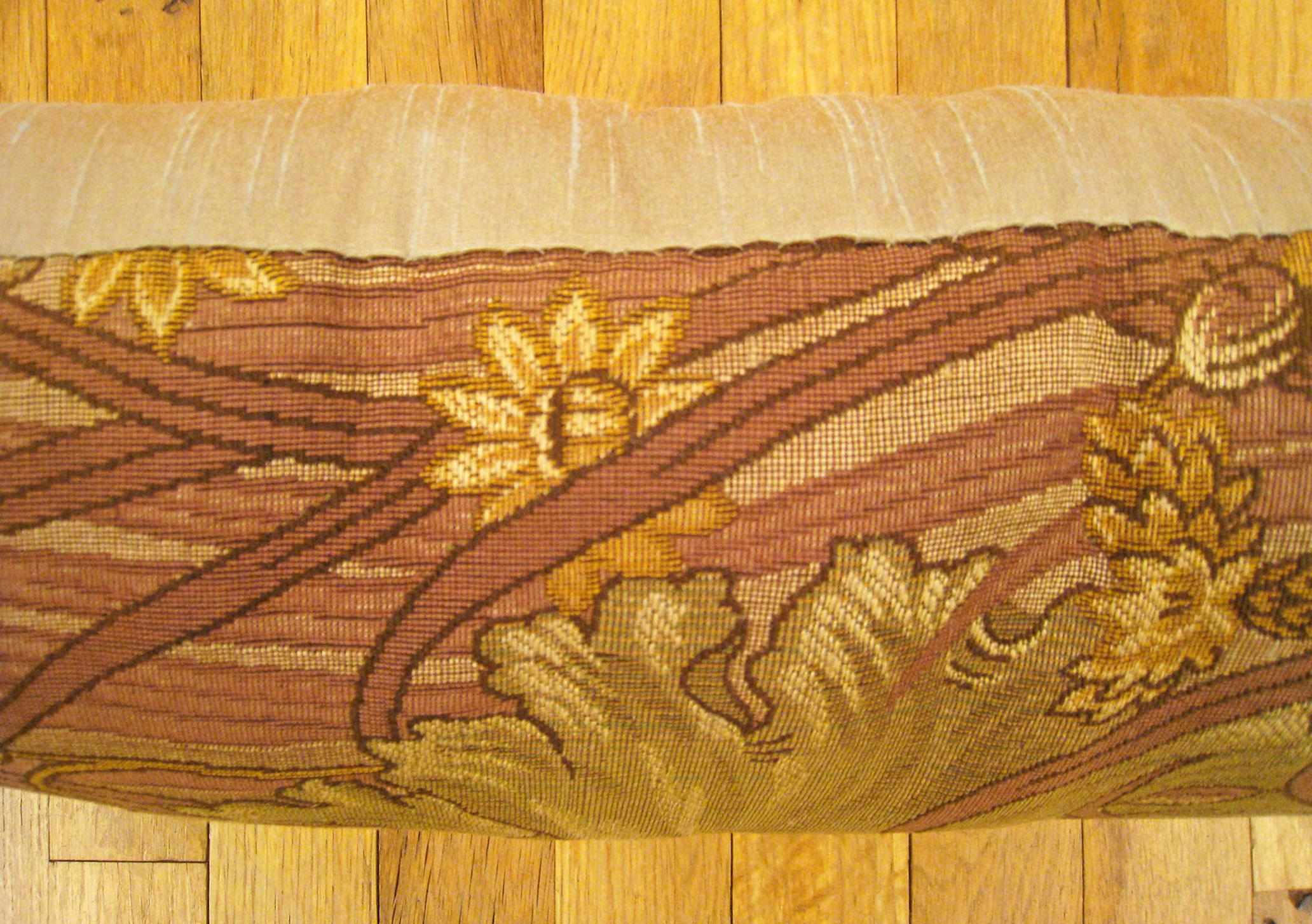 Coussin décoratif ancien en tapisserie jacquard avec motif de jardin sur toute sa surface Bon état - En vente à New York, NY