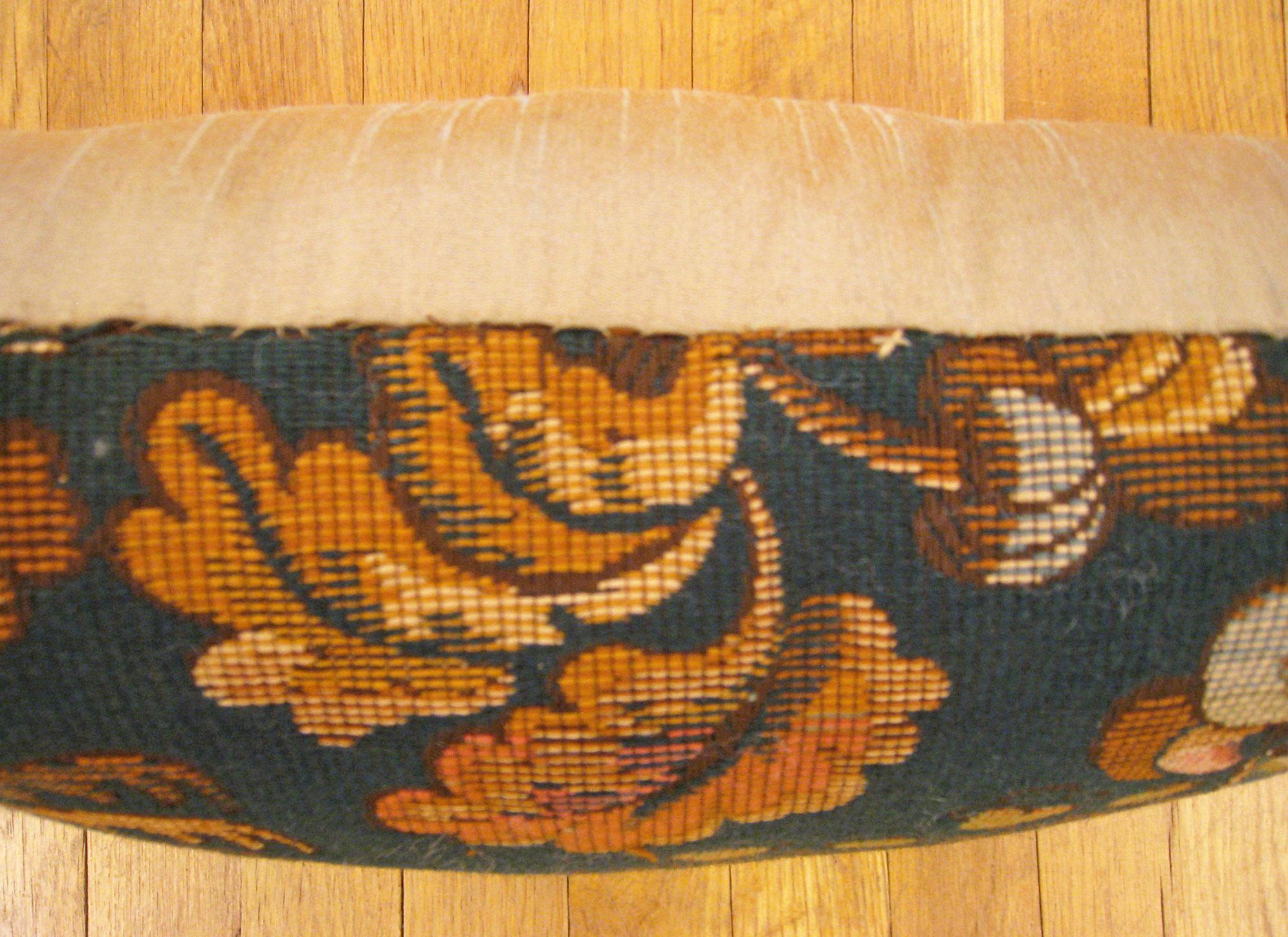 Cuscino decorativo antico in arazzo jacquard con elementi floreali a tutto campo In condizioni buone in vendita a New York, NY