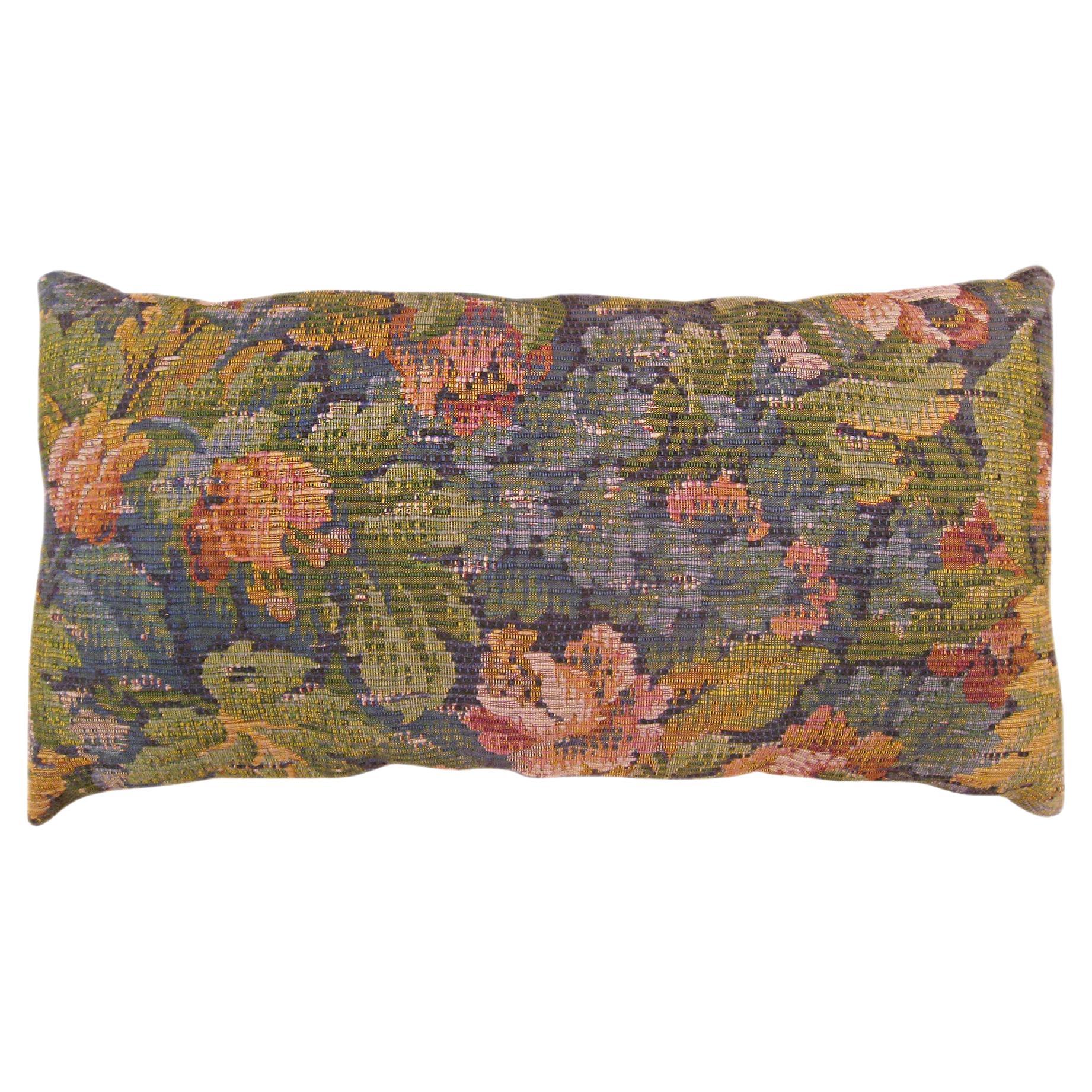 Coussin décoratif ancien en tapisserie jacquard avec éléments floraux sur toute sa surface