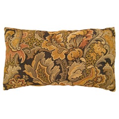 Coussin décoratif ancien en tapisserie jacquard avec éléments floraux sur toute sa surface