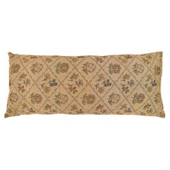 Coussin décoratif ancien en tapisserie jacquard avec éléments floraux sur toute sa surface