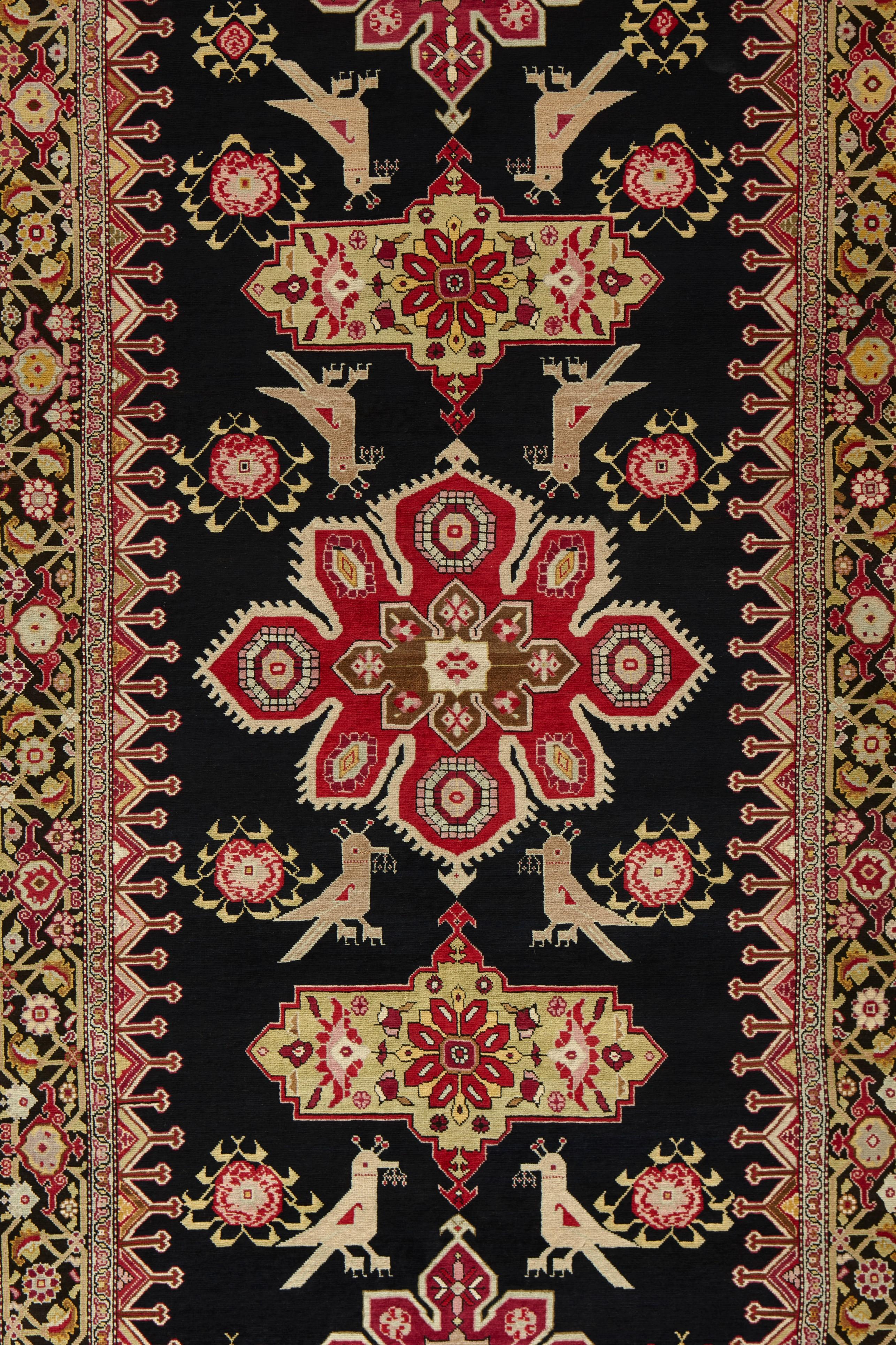 Alfombra decorativa antigua Karabagh Gallery Armenio en venta