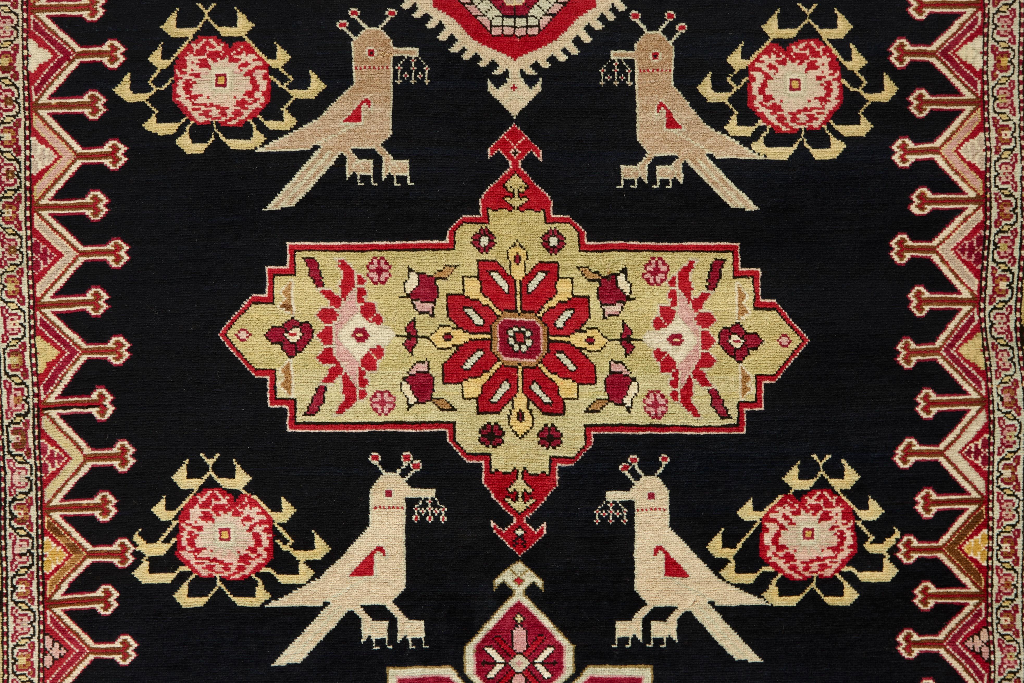 Alfombra decorativa antigua Karabagh Gallery en Excelente estado para la venta en Beirut, LB
