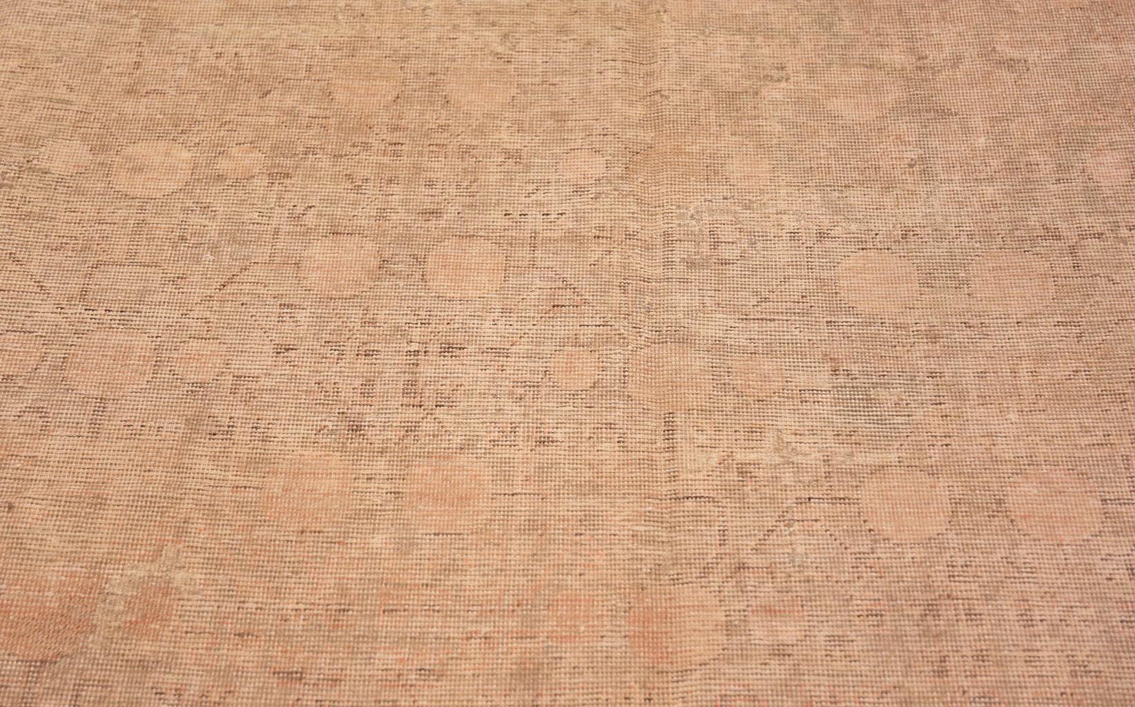 Wunderschön dekorativer antiker Khotan-Teppich, Herkunftsland: Ostturkestan, CIRCA Datum: Anfang 20. Jahrhundert. Größe: 2,44 m x 4,88 m (8 Fuß x 16 Fuß)

