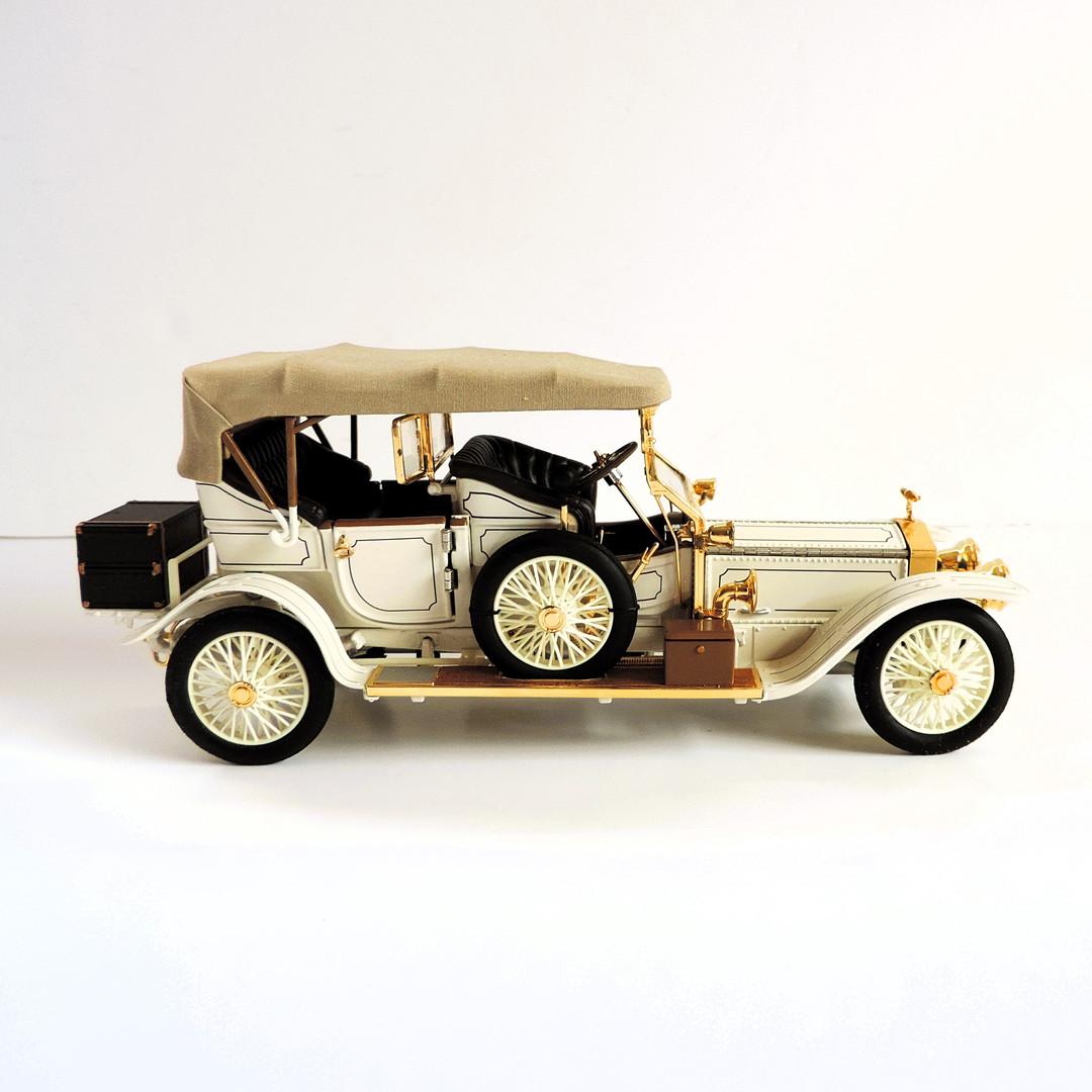 Decorative Antique MODEL CARS, Rare Rolls Royce Cream Car Franklin Mint 1911 UK In Excellent Condition For Sale In Hampshire, GB