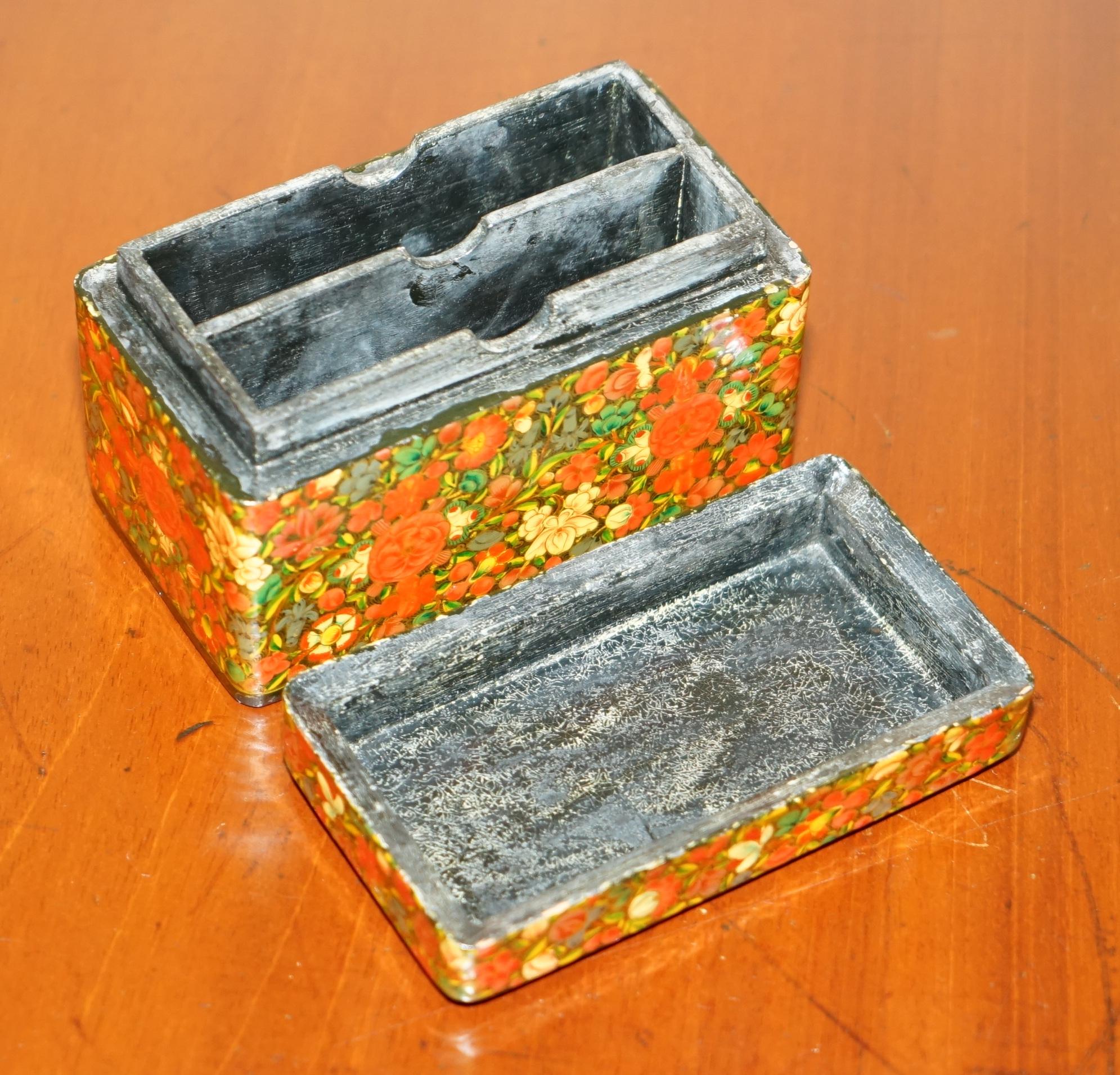 DECORATIVE ANTIQUE ORIGINAL KASHMIR PLAYiNG CARD BOX WITH TWIN COMPARTMENTS For Sale 3