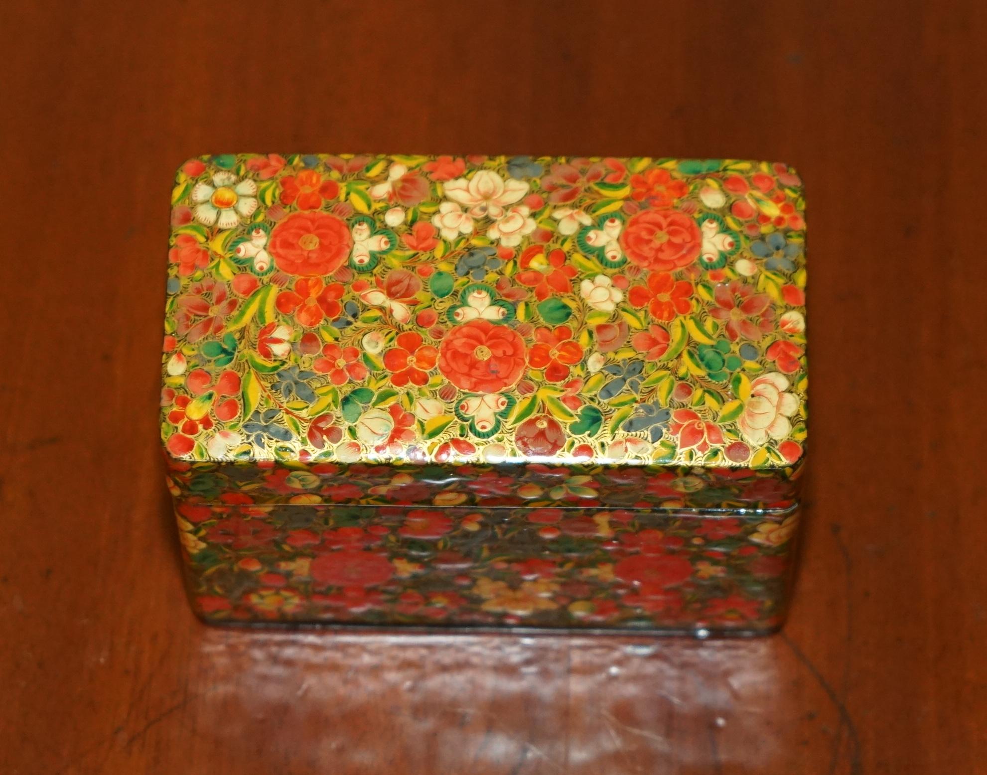 Victorian DECORATIVE ANTIQUE ORIGINAL KASHMIR PLAYiNG CARD BOX WITH TWIN COMPARTMENTS For Sale