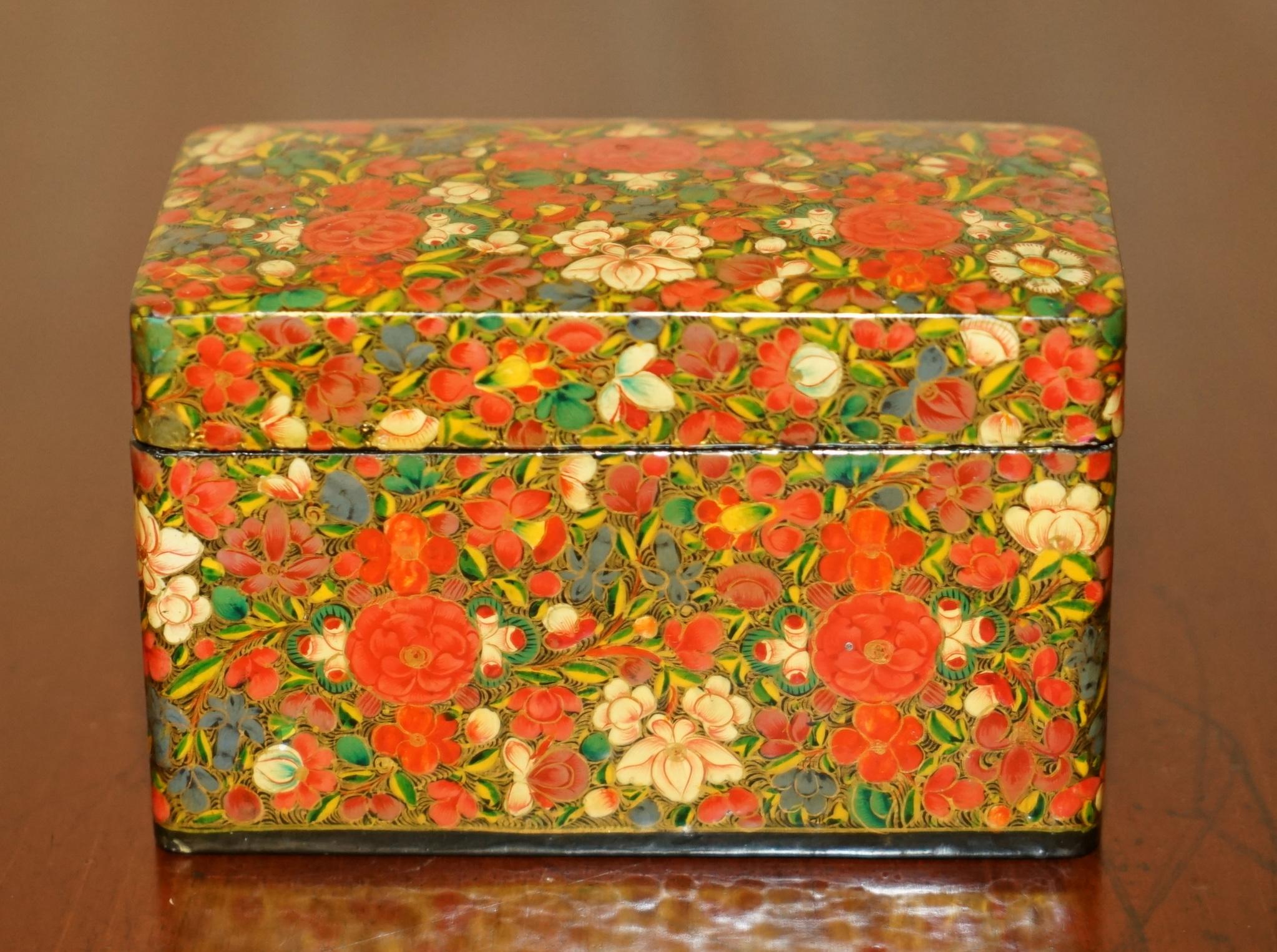 DECORATIVE ANTIQUE ORIGINAL KASHMIR PLAYiNG CARD BOX WITH TWIN COMPARTMENTS For Sale 1