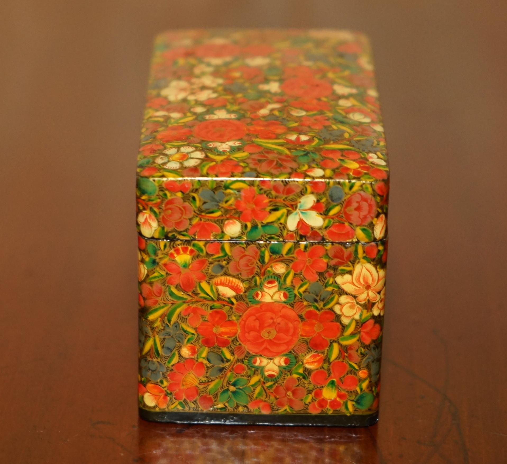 DECORATIVE ANTIQUE ORIGINAL KASHMIR PLAYiNG CARD BOX WITH TWIN COMPARTMENTS For Sale 2