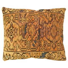  Coussin décoratif persan ancien de style Hamadan avec motifs géométriques abstraits sur toute sa surface