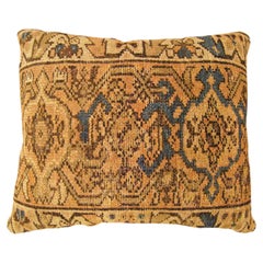 Coussin décoratif persan ancien de style Hamadan avec motifs géométriques abstraits sur toute sa surface