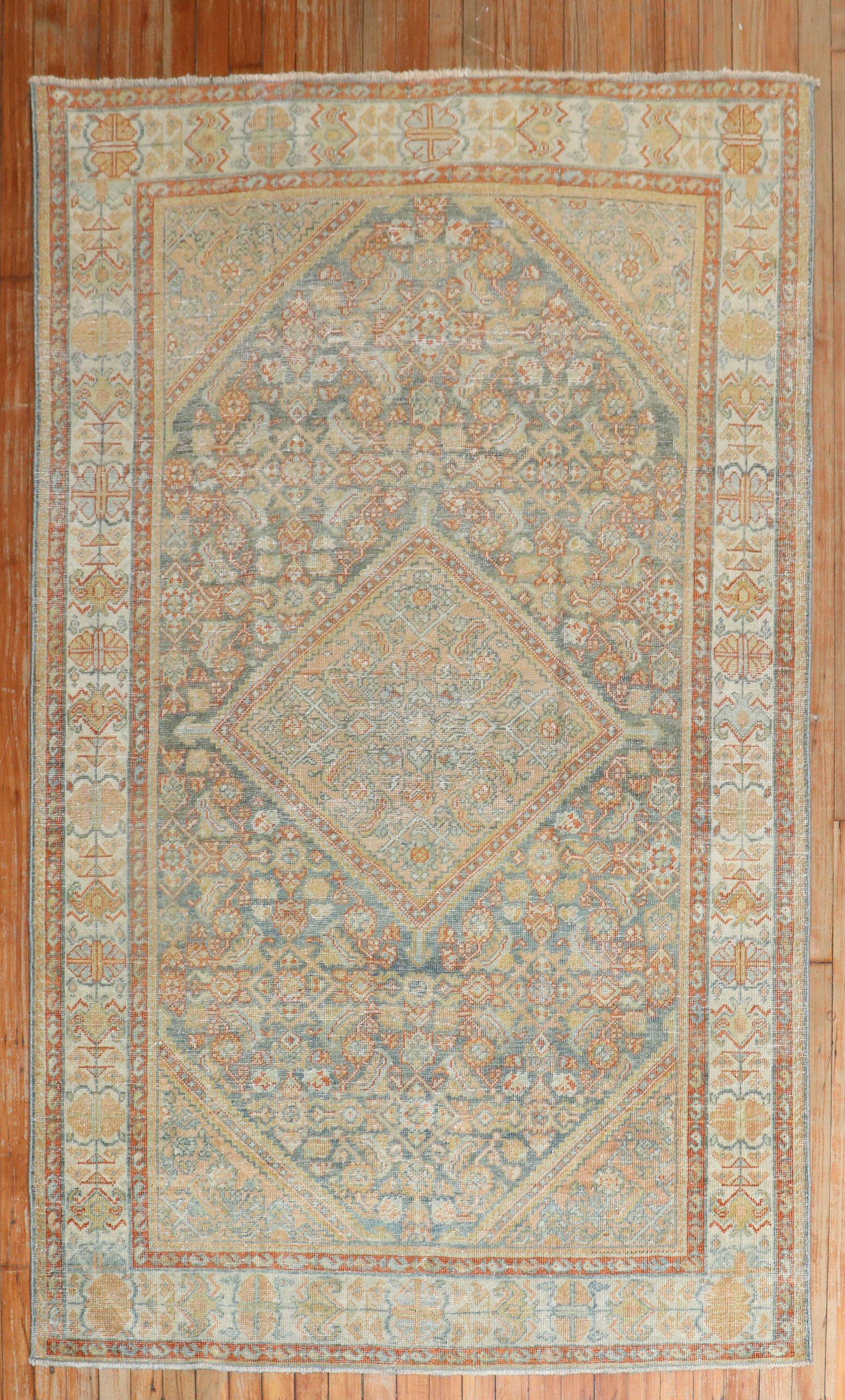 Antiker persischer Mahal-Teppich in Akzentgröße aus dem 2. Quartal des 20.

Maße: 4'5