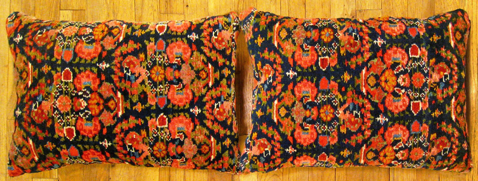 Ein Paar antiker persischer Malayer-Teppich-Kissen; Größe jeweils 20