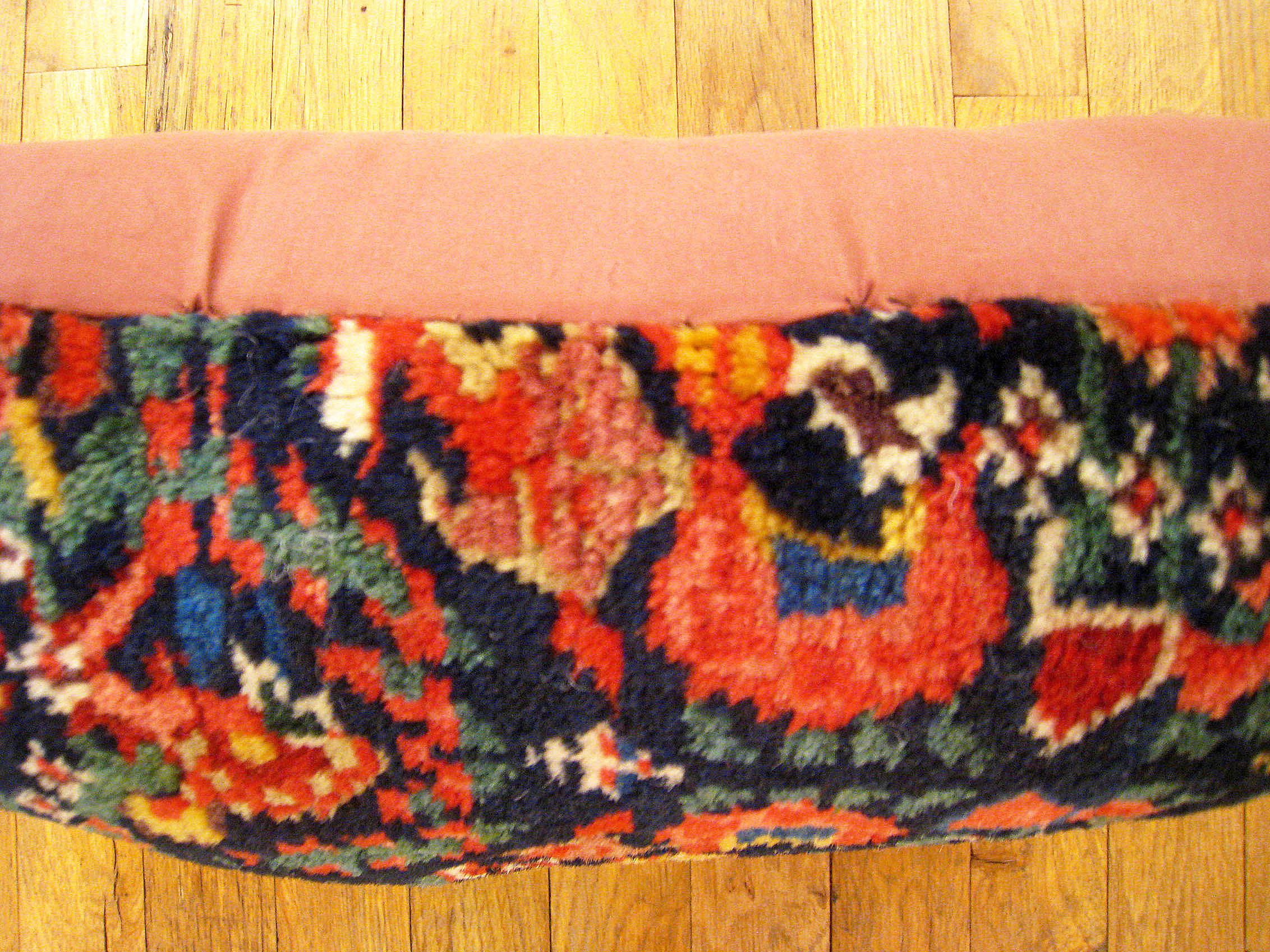 Début du 20ème siècle Coussin décoratif persan ancien tapis Malayer avec motifs géométriques abstraits en vente