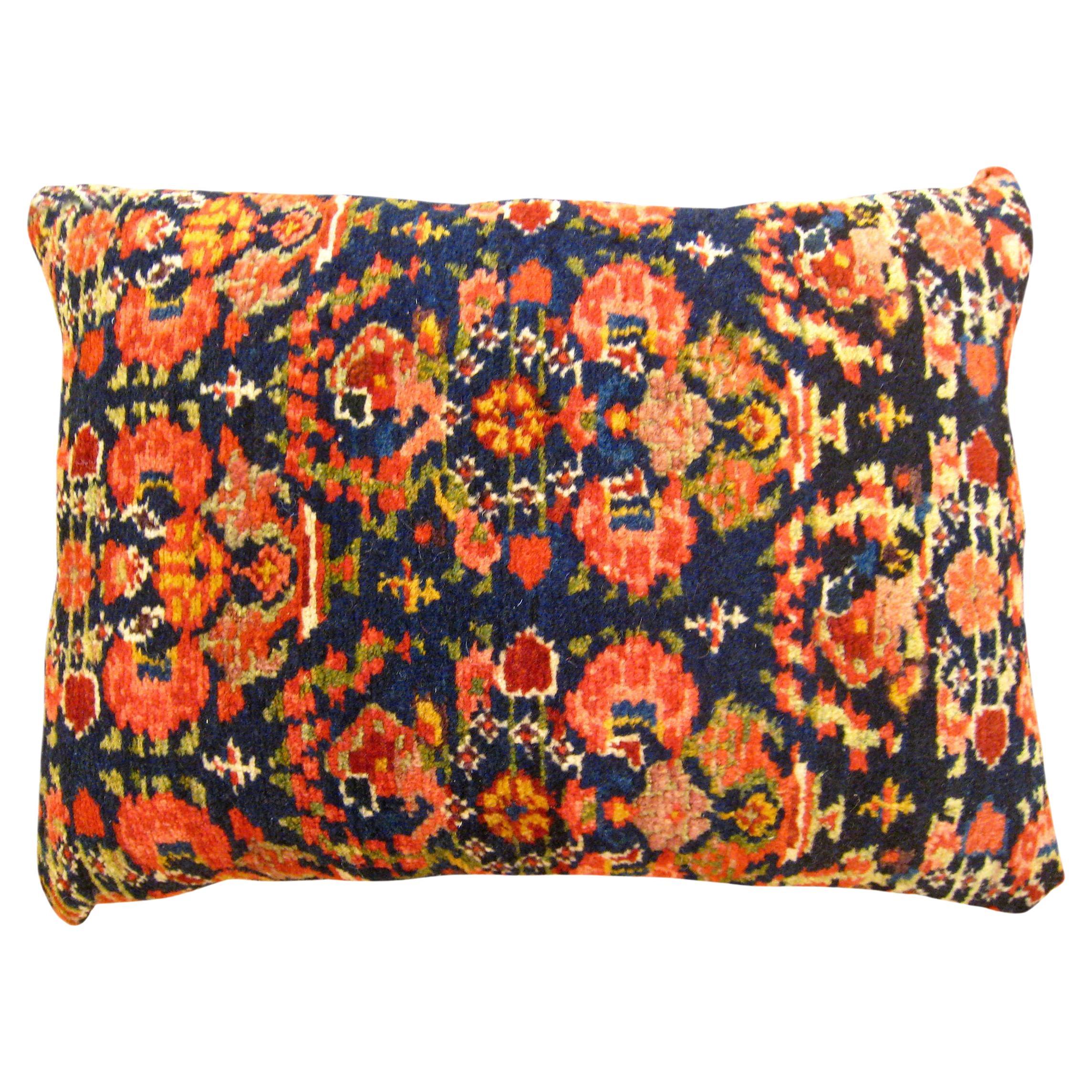 Coussin décoratif persan ancien tapis Malayer avec motifs géométriques abstraits en vente