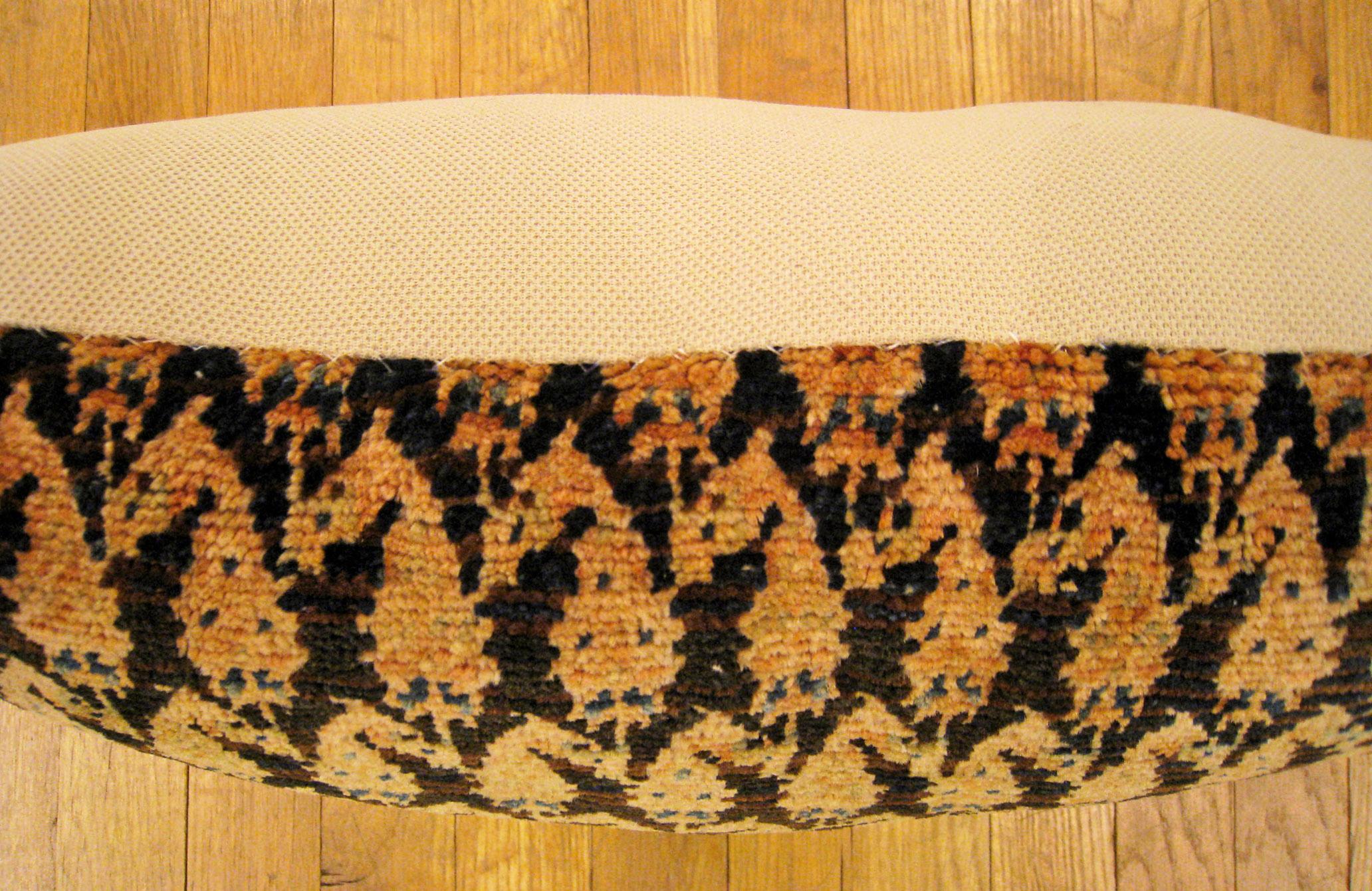 Coussin décoratif persan ancien tapis Saraband avec motif cachemire sur toute sa surface Bon état - En vente à New York, NY