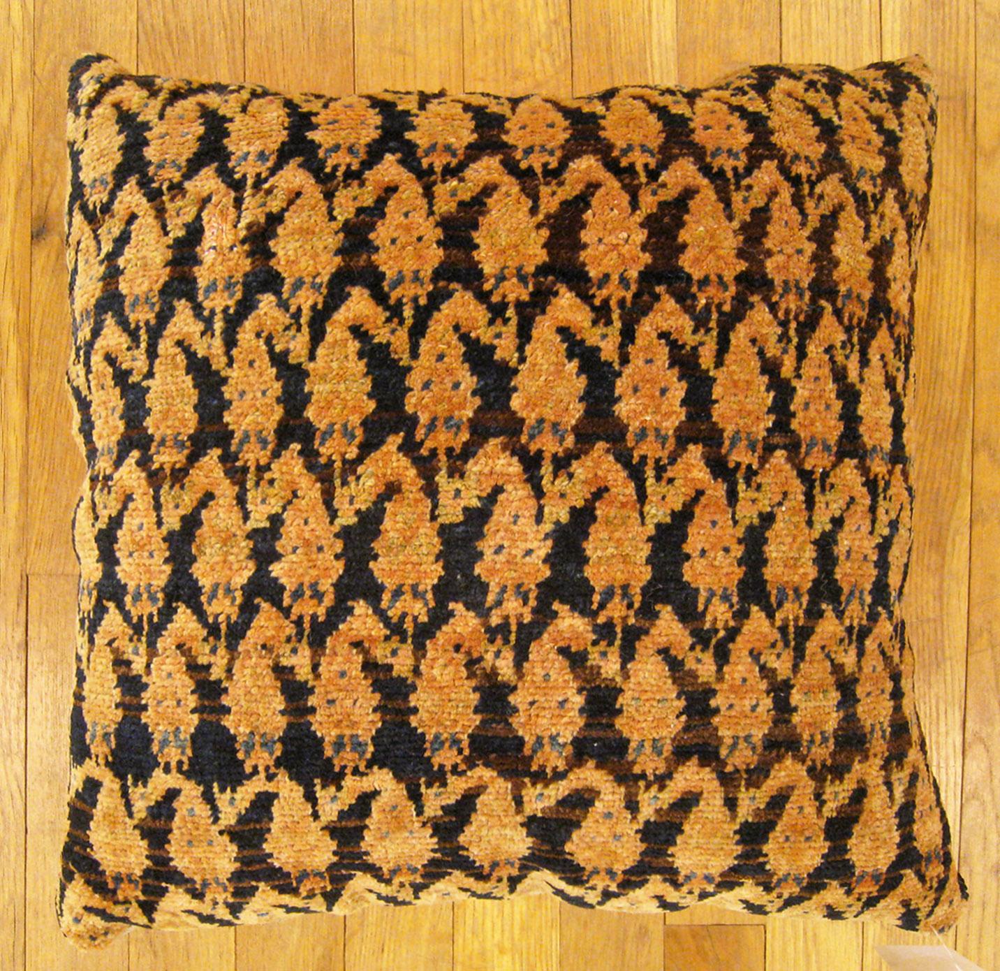 Dekoratives antikes persisches Saraband-Teppich Kissen mit Paisley-Muster (Frühes 20. Jahrhundert) im Angebot