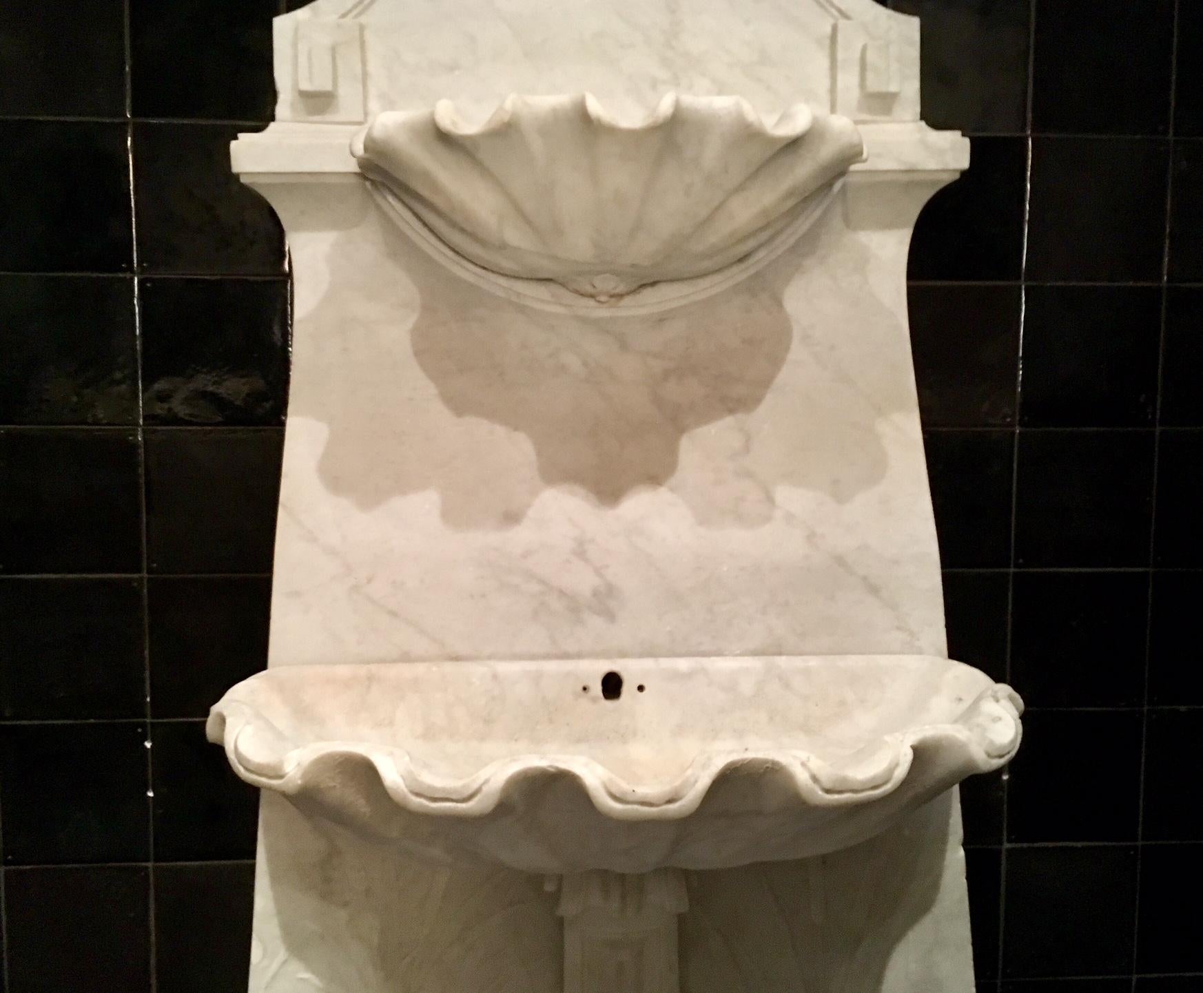 Decorative Antique Sculpted Marble Wall Fountain or Basin In Good Condition In Baambrugge, NL