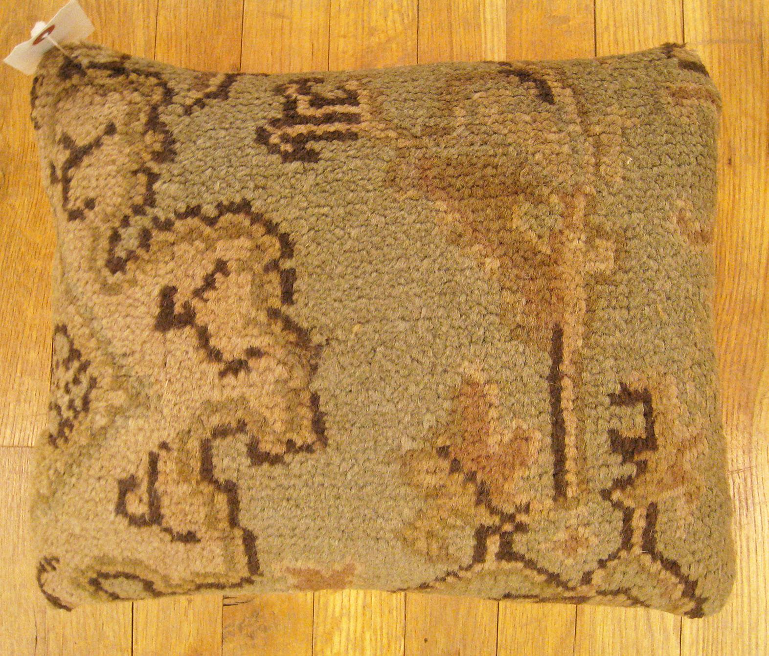 Coussin décoratif en tapis de savonnerie espagnole ancienne à motif géométrique, de dimensions 1'5