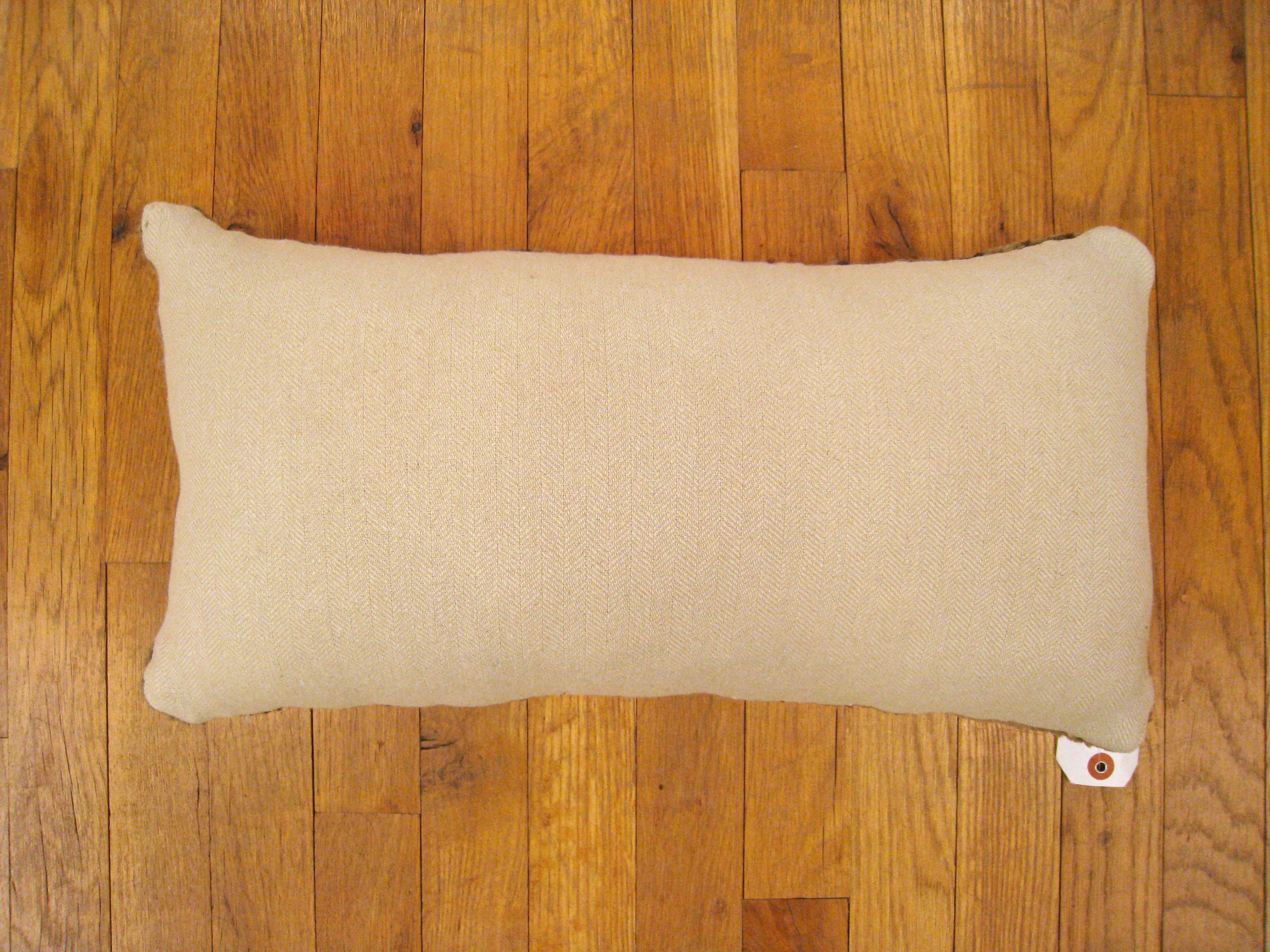 Début du 20ème siècle Coussin décoratif ancien tapis de Savonnerie espagnol de style Savonnerie avec motif géométrique en vente