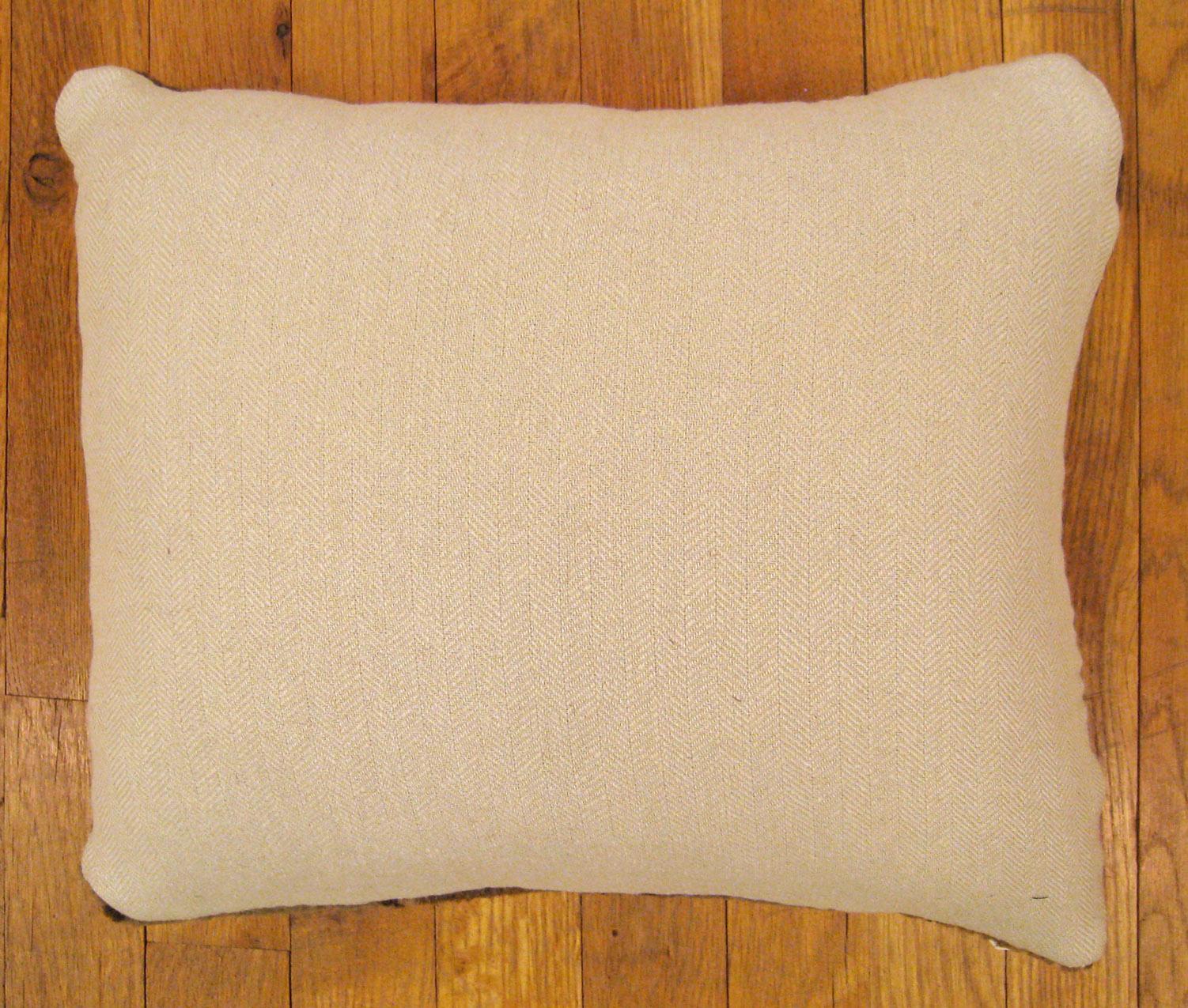 Début du 20ème siècle Coussin décoratif ancien tapis de Savonnerie espagnol de style Savonnerie avec motif géométrique en vente