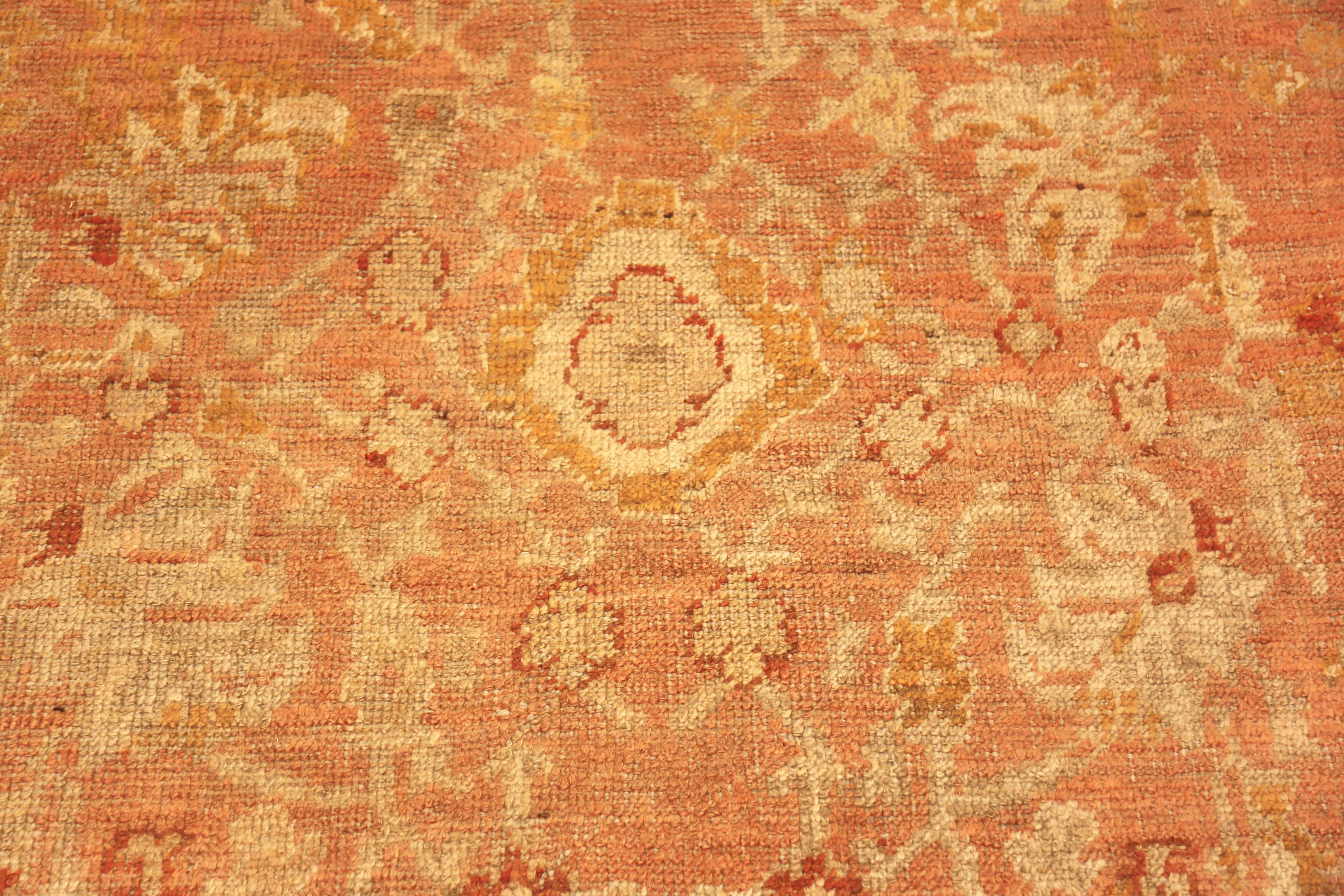 Decorative Antique Turkish Oushak Rug. 20 ft x 26 ft 6 in In Good Condition For Sale In New York, NY