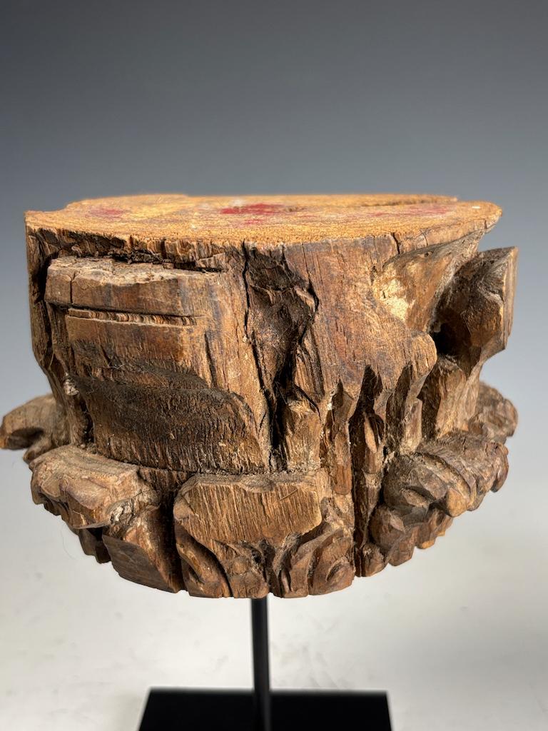 Decorative Antique Wooden Stands – Pair of Carved Corinthian Capitals For Sale 6