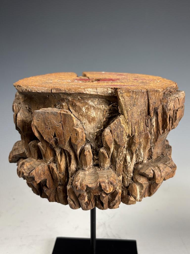 Decorative Antique Wooden Stands – Pair of Carved Corinthian Capitals For Sale 7