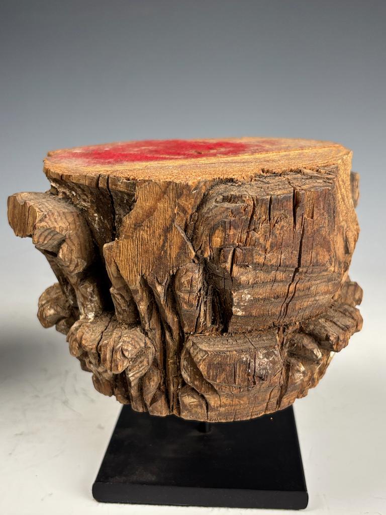 Decorative Antique Wooden Stands – Pair of Carved Corinthian Capitals For Sale 2
