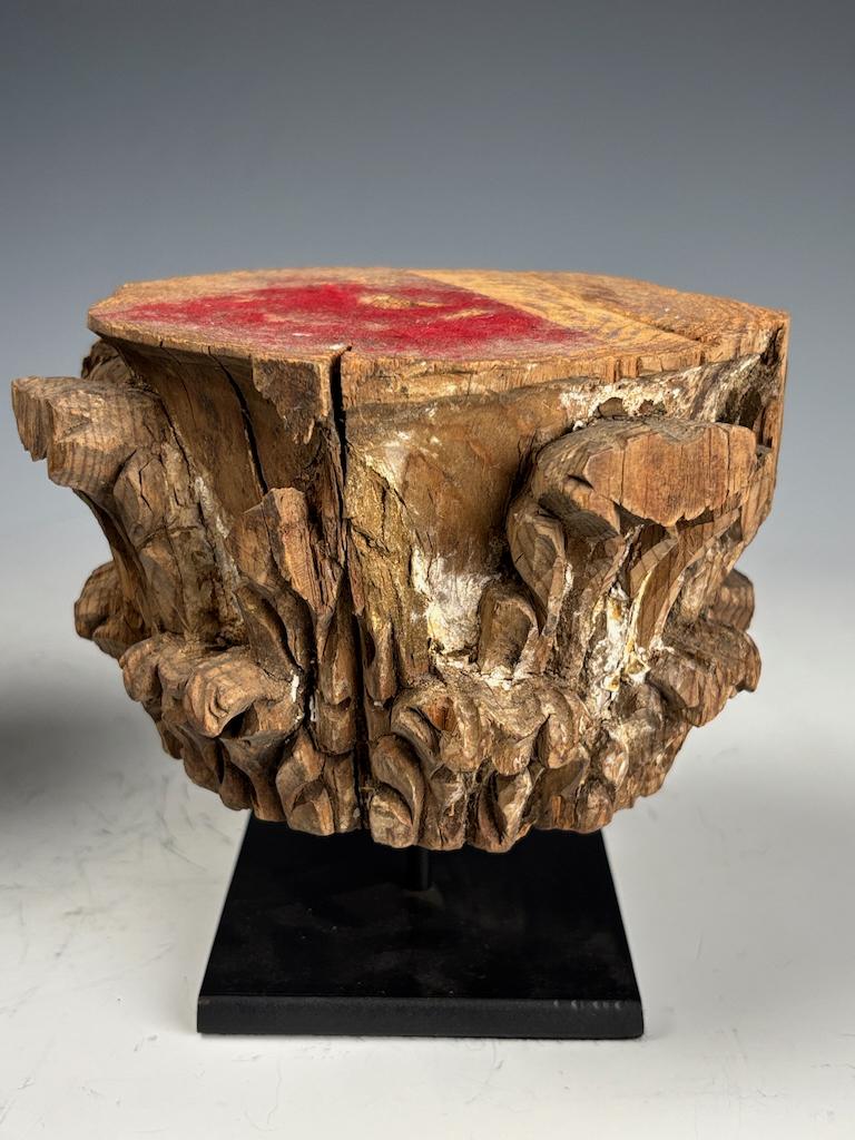 Decorative Antique Wooden Stands – Pair of Carved Corinthian Capitals For Sale 3