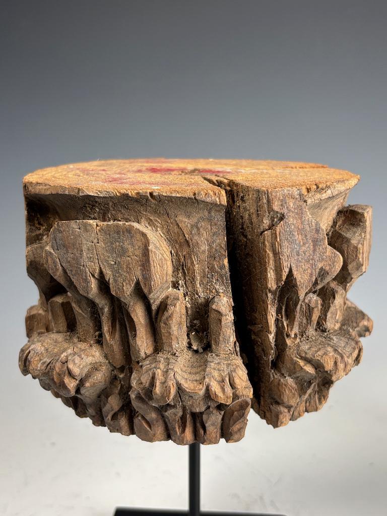 Decorative Antique Wooden Stands – Pair of Carved Corinthian Capitals For Sale 5