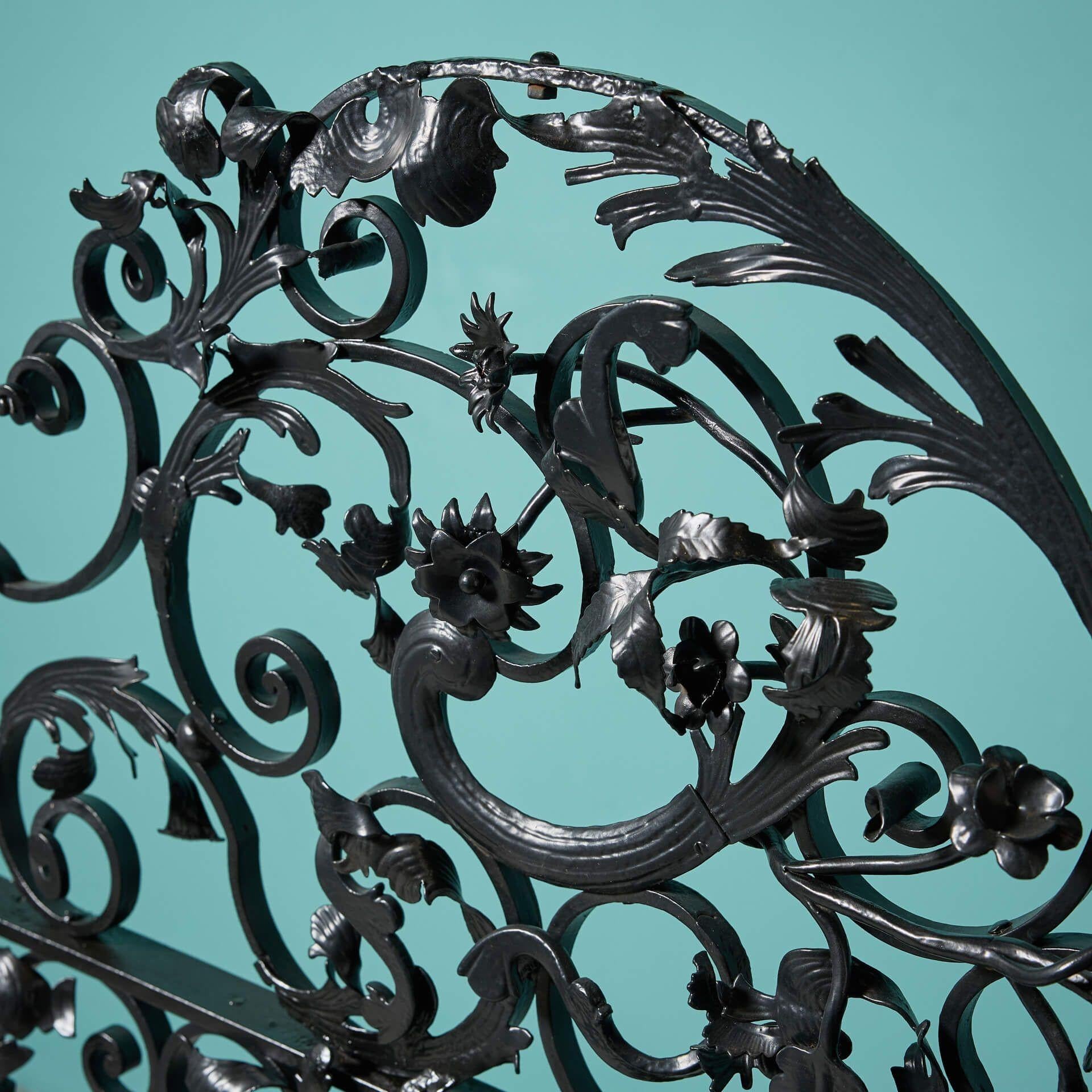 italien Portail de jardin décoratif en fer forgé ancien en vente