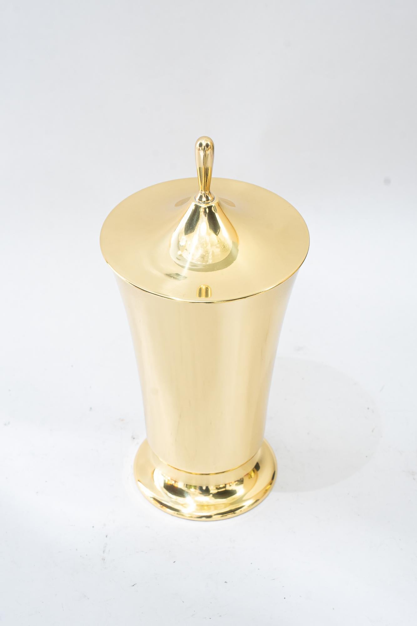 Bol décoratif Art Déco par Berndorf vers 1920
Laiton poli et émaillé au four