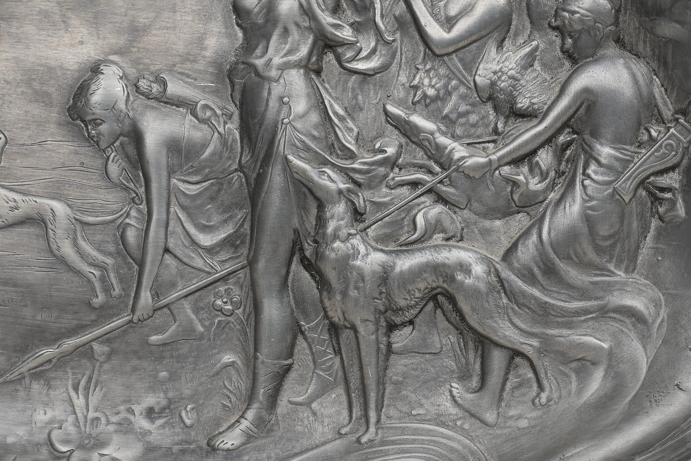 Français Plat décoratif Art Nouveau en étain, France, vers 1910 en vente