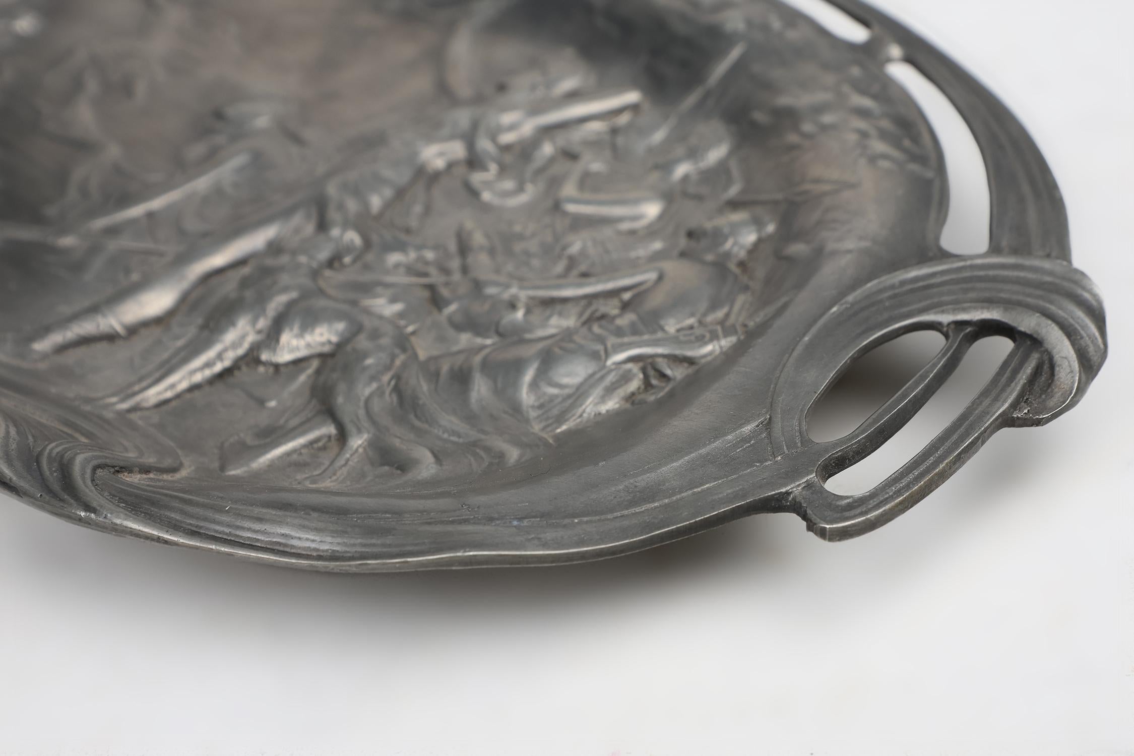 Étain Plat décoratif Art Nouveau en étain, France, vers 1910 en vente