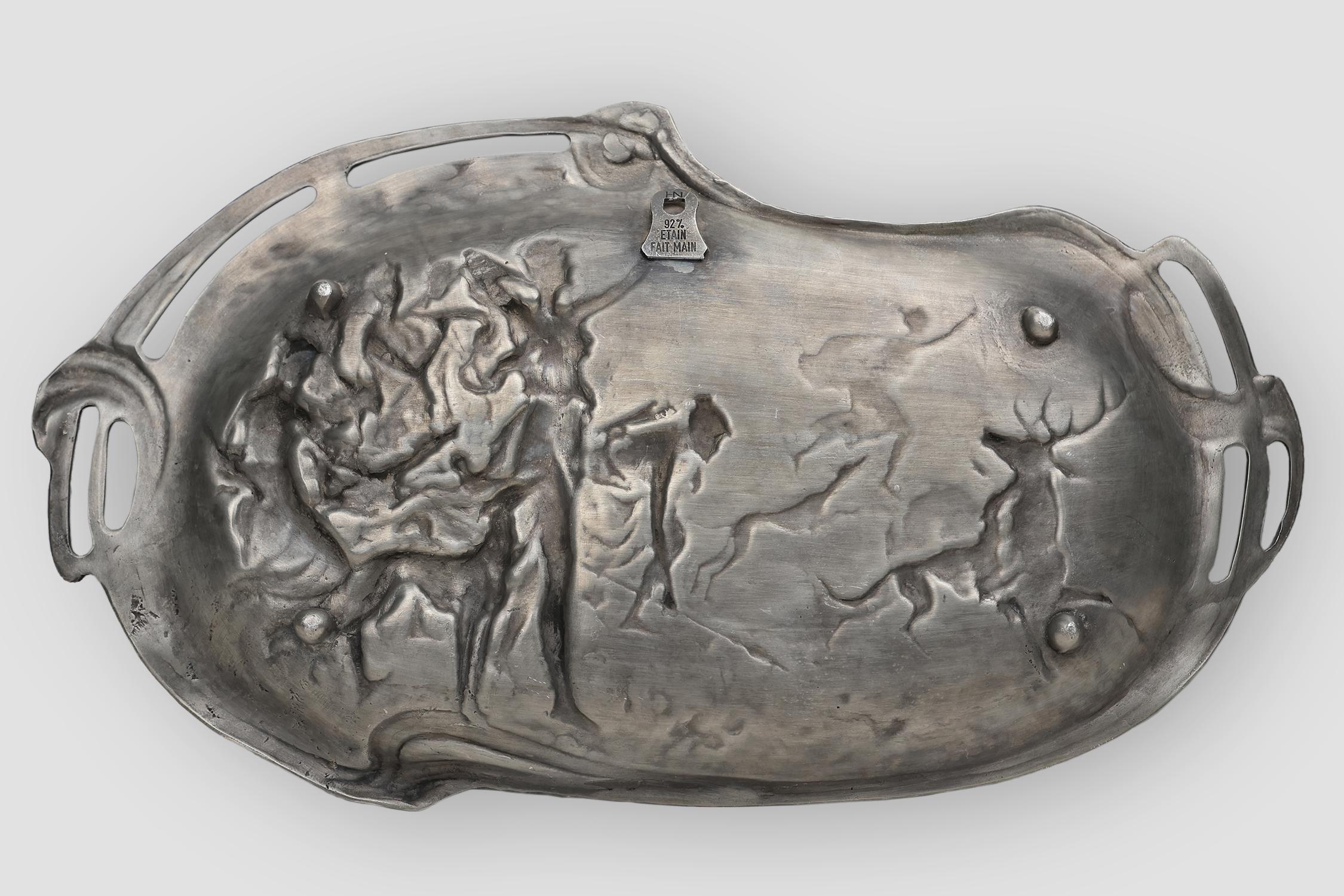 Plat décoratif Art Nouveau en étain, France, vers 1910 en vente 2