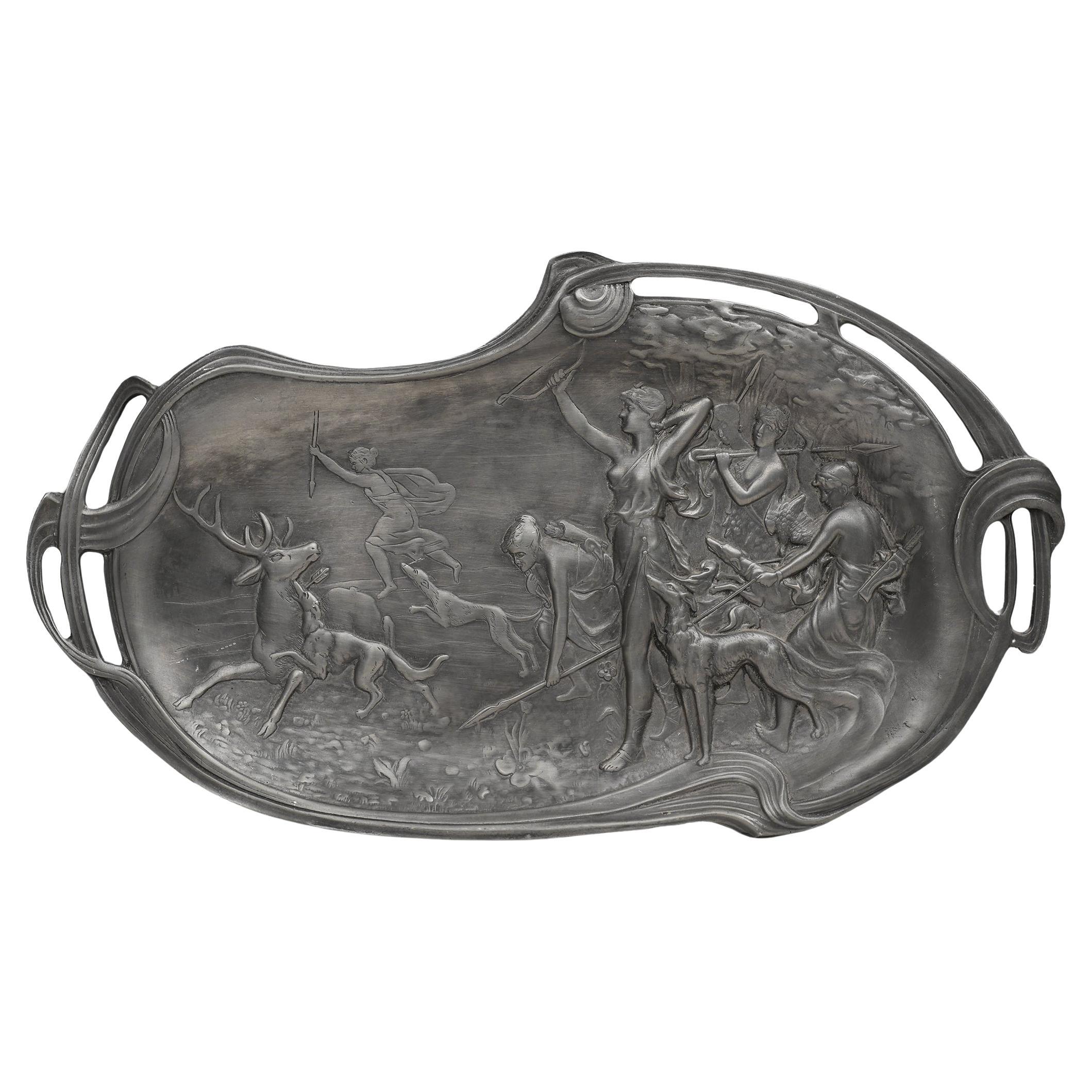 Plato decorativo Art Nouveau de hojalata, Francia ca. 1910