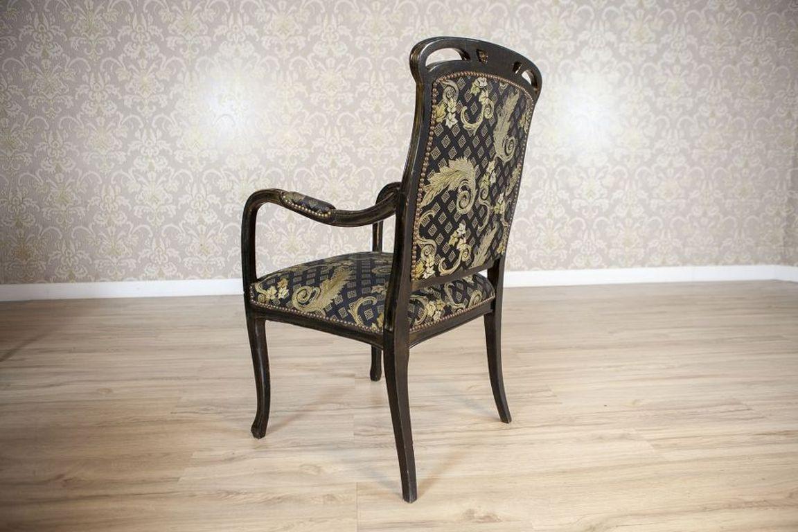 Fauteuil décoratif Art Nouveau en chêne du 20ème siècle

Fauteuil de style Art nouveau avec des décorations caractéristiques sur la partie supérieure du dossier. La tapisserie est en bon état.