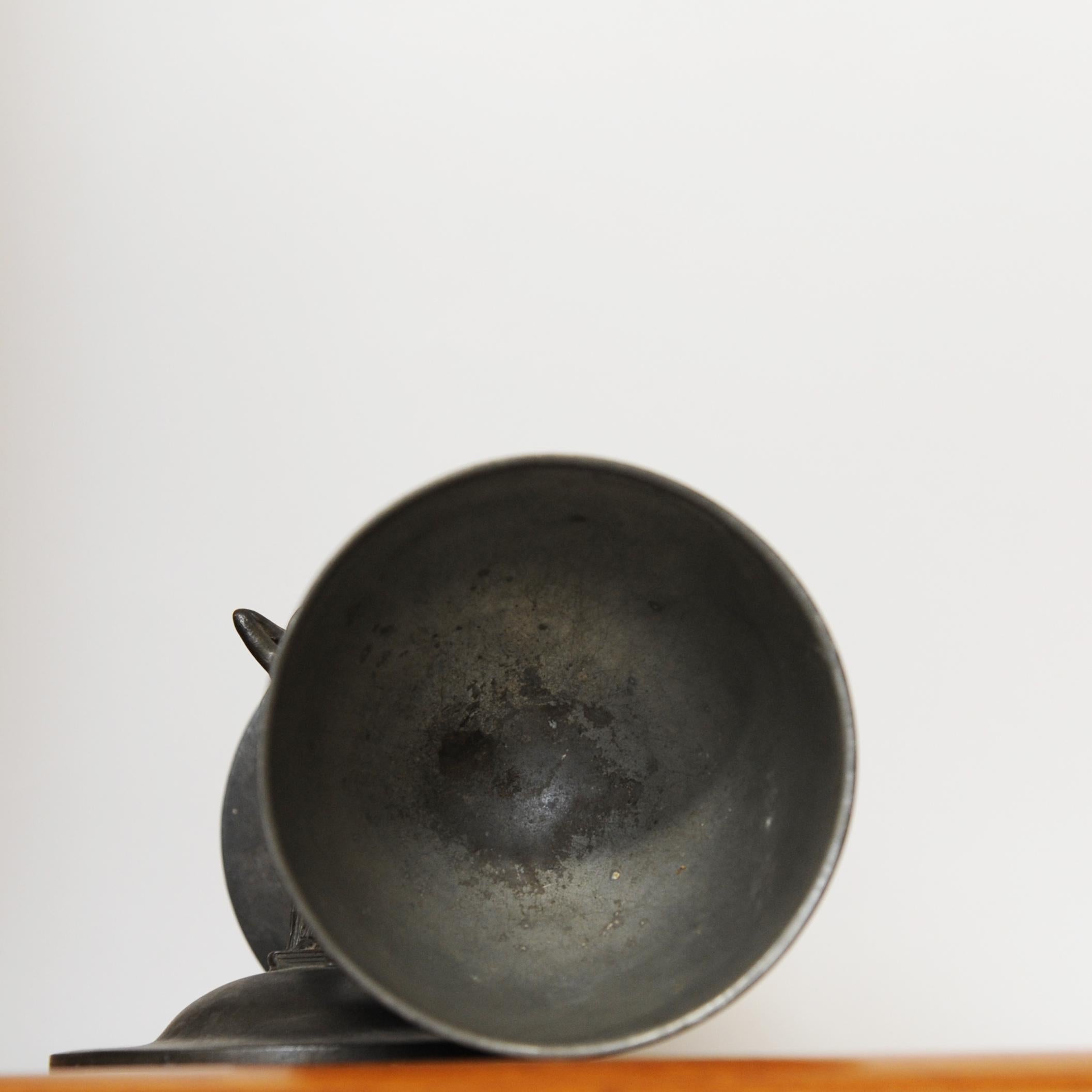 Dekorativer Jugendstil-Zinkentopf aus Zinn, gestempelt B&G Imperial Zinn, 1900 im Zustand „Gut“ im Angebot in Chesham, GB