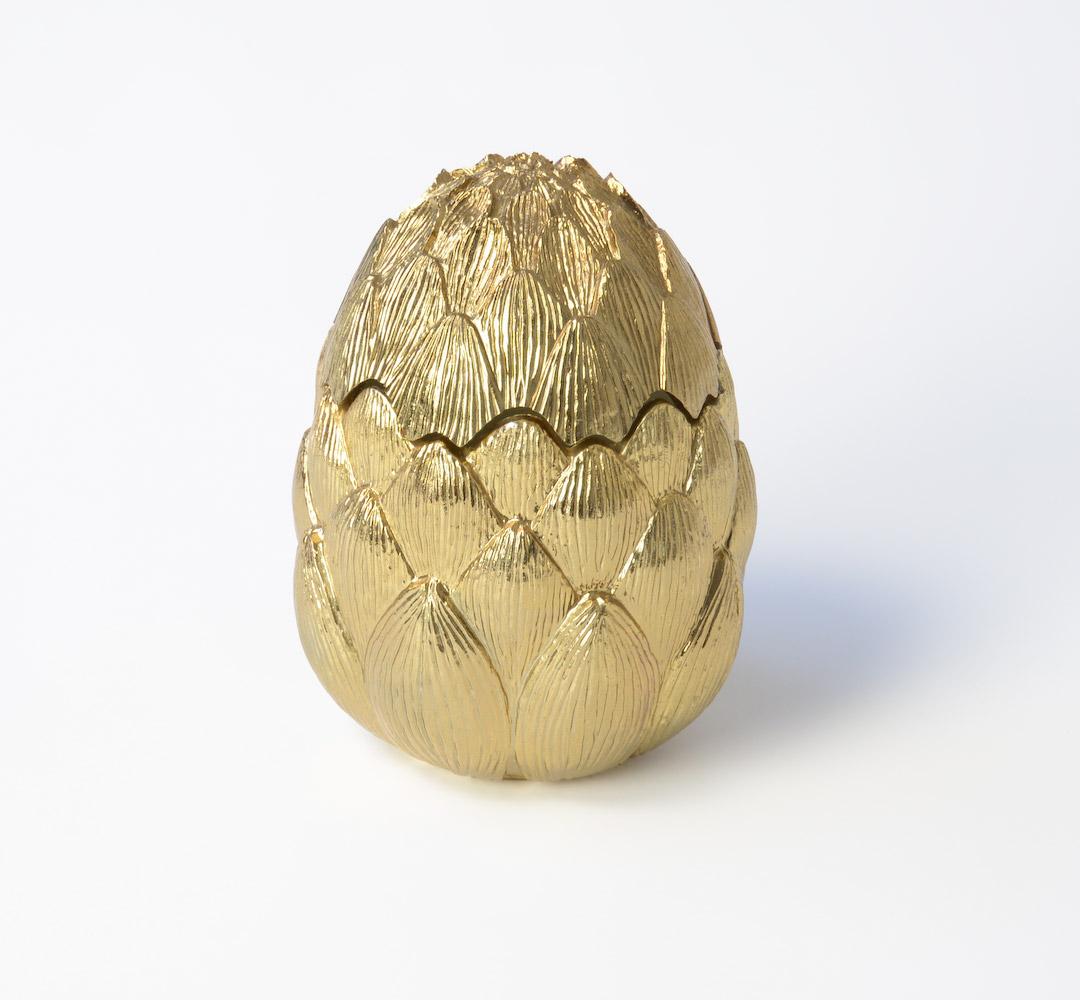 This ice bucket in artichoke shape was made by Freddo Therm, Switzerland in the 1970s.
It is completely made of plastic with a gold-colored metal coating. This ice bucket is in a very good condition.
The artichoke is an old vegetable full of
