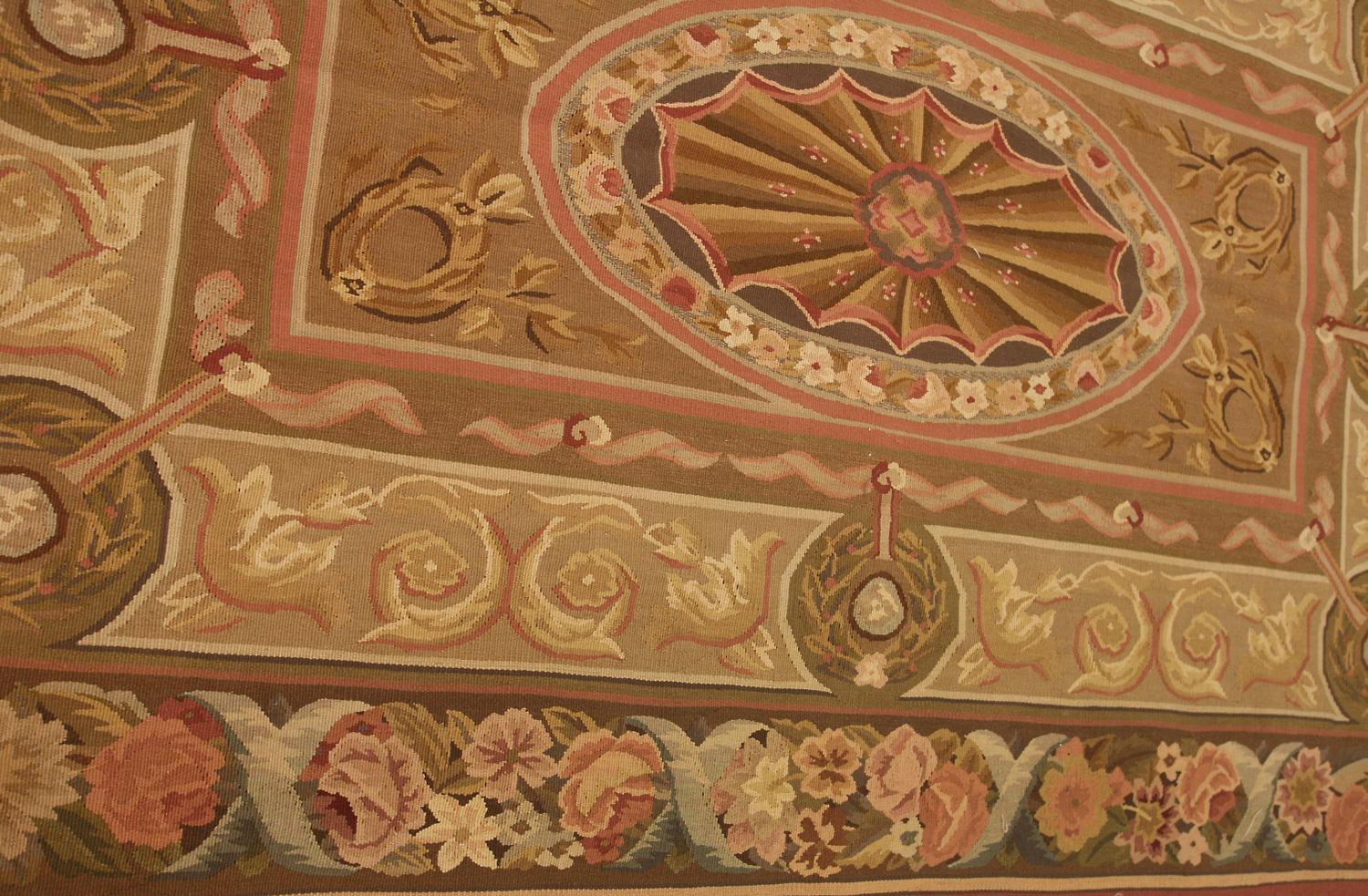 Flachgewebter Aubusson-Teppich, inspiriert von viktorianischem Design (Handgeknüpft) im Angebot