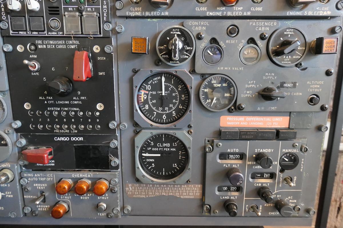 Painted Decorative Aviation B727 Flight Engineer Cockpit Panel For Sale