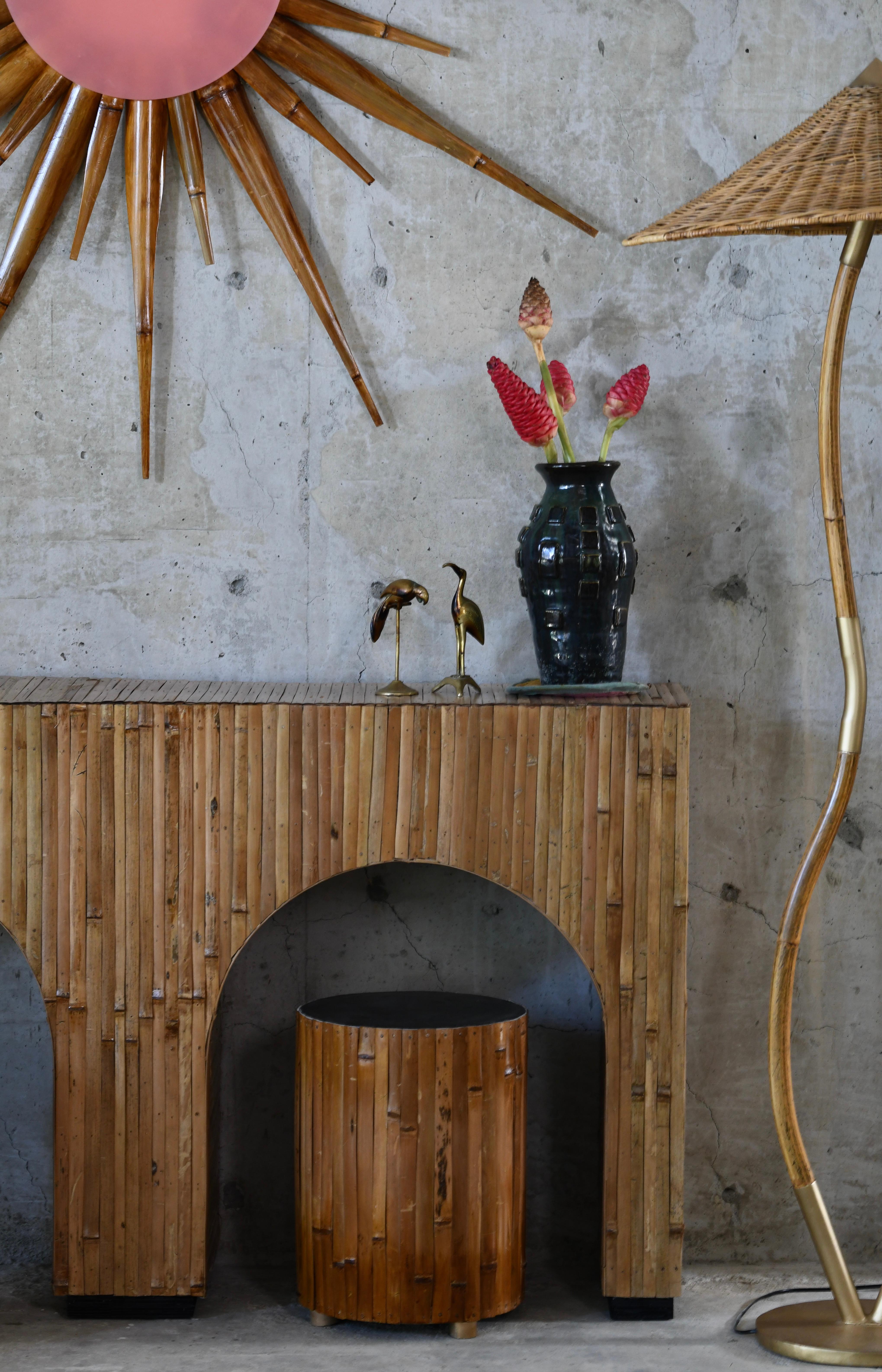 Dekorative Bambus-Sonnenschliff-Uhr XL im modernen Stil der Mitte des Jahrhunderts  (Handgeschnitzt) im Angebot