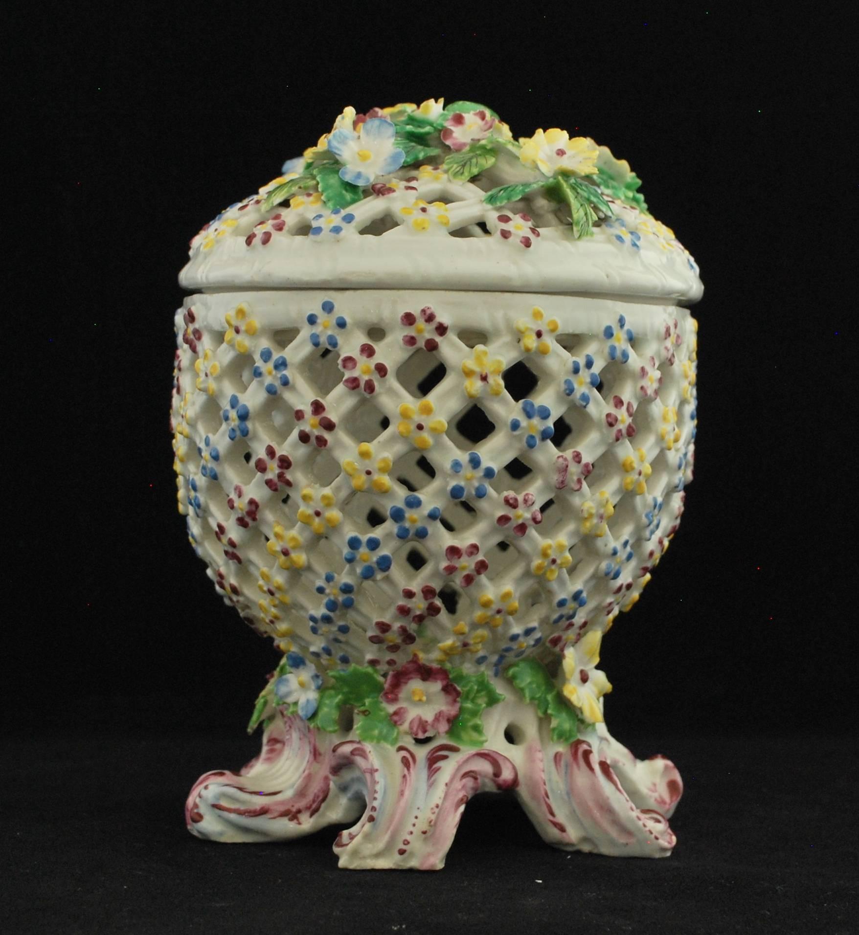 Decorative Basket, Bow Porcelain Factory, circa 1760 In Excellent Condition For Sale In Melbourne, Victoria