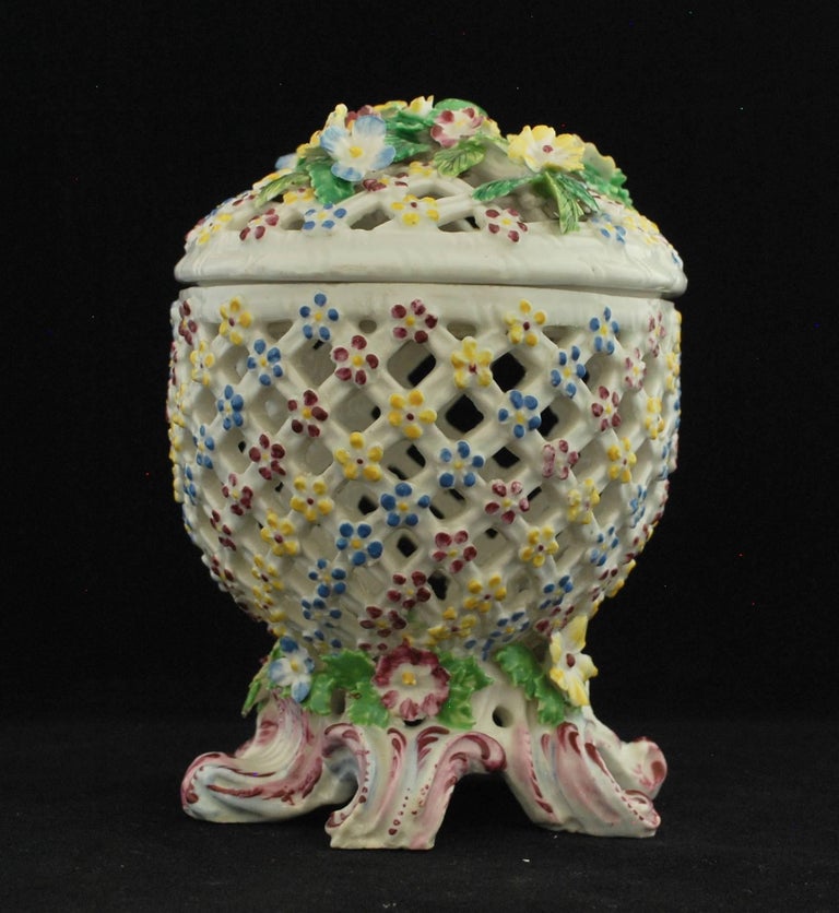 Decorative Basket, Bow Porcelain Factory, circa 1760 In Excellent Condition For Sale In Melbourne, AU