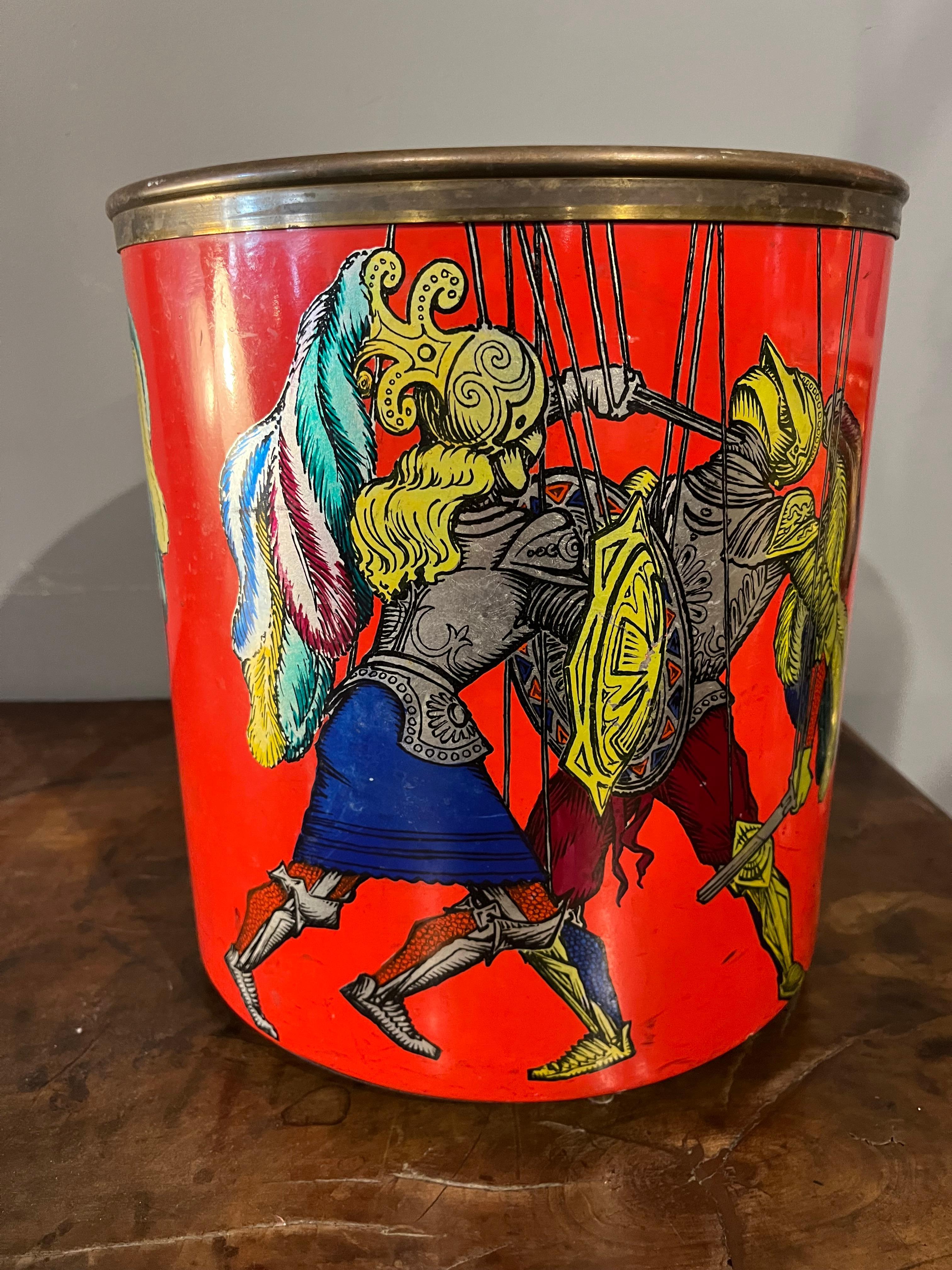 Decorative basket by Fornasetti depicting Sicilian puppets from the 70s. in vendita 1