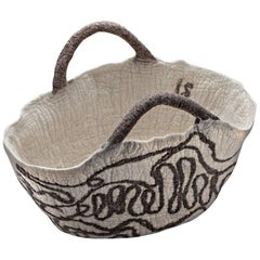 Panier décoratif « Rasqueado », Inês Schertel, design contemporain brésilien