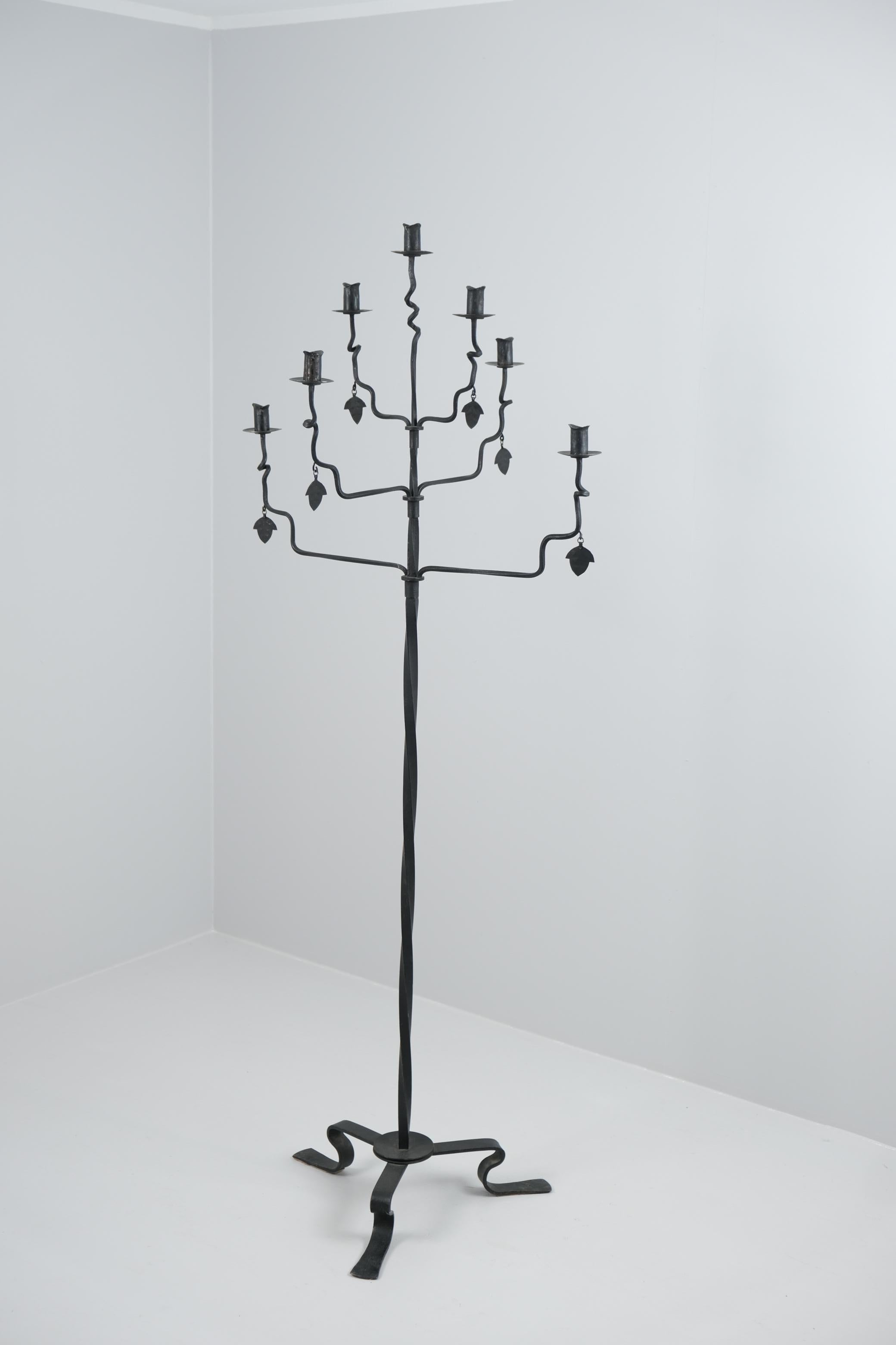 Candelabro decorativo da terra Bertel Lindholm in ferro battuto, Hakkarainen 1930 in vendita 2